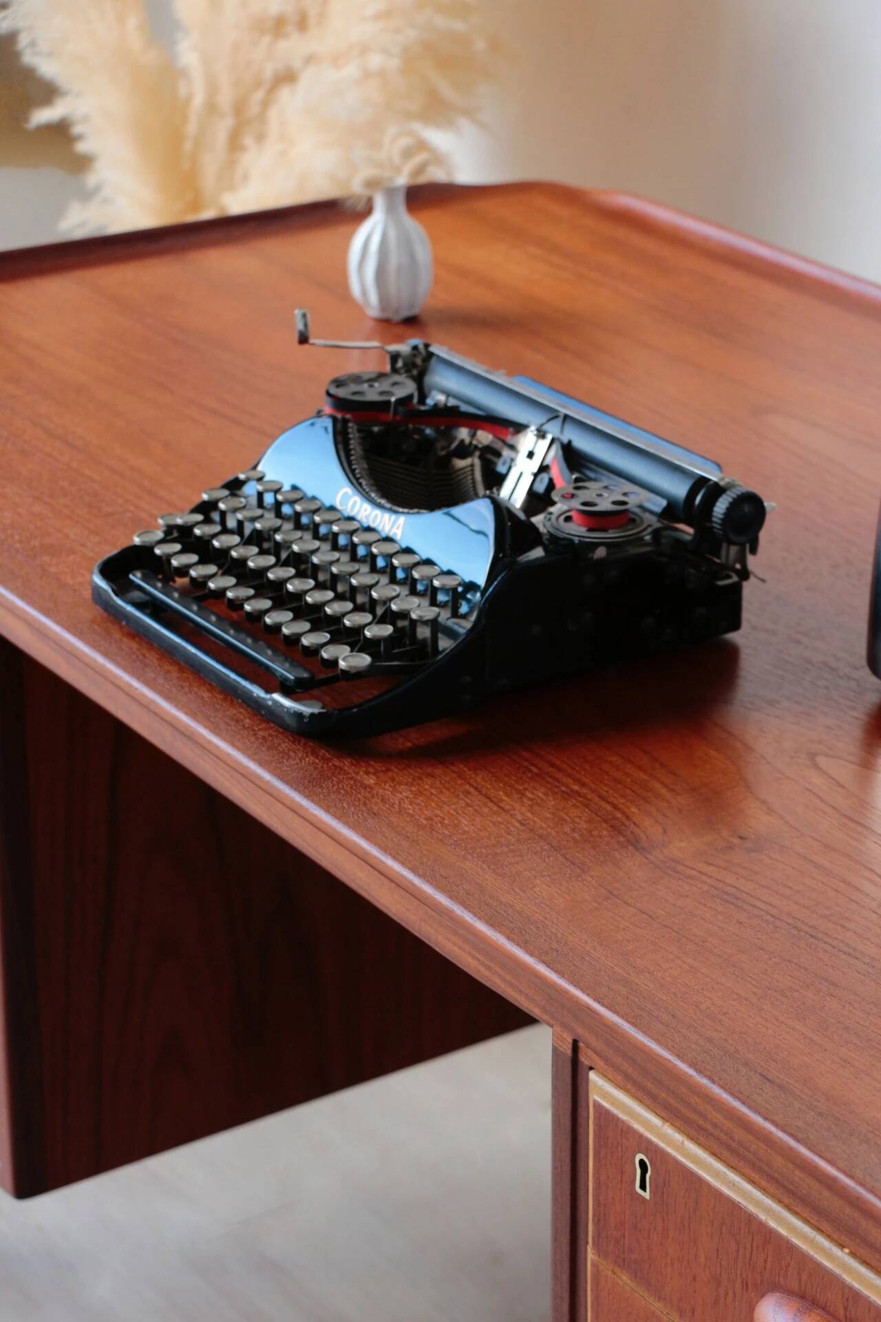 Desk Svend Aage Madsen: Danish Teck & Design (HP Hansen)