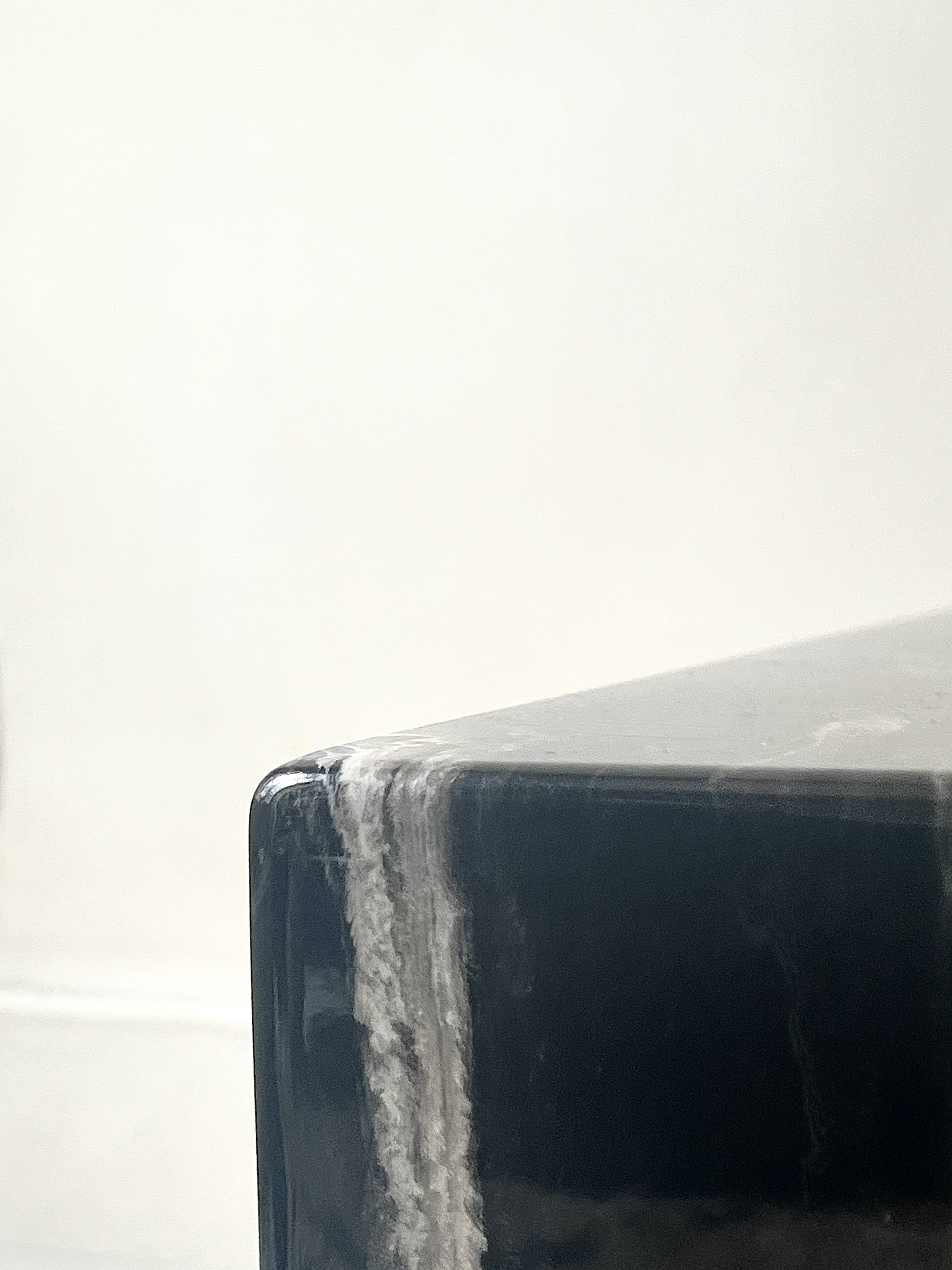 Table basse rectangulaire en résine marbre, design vers 1970