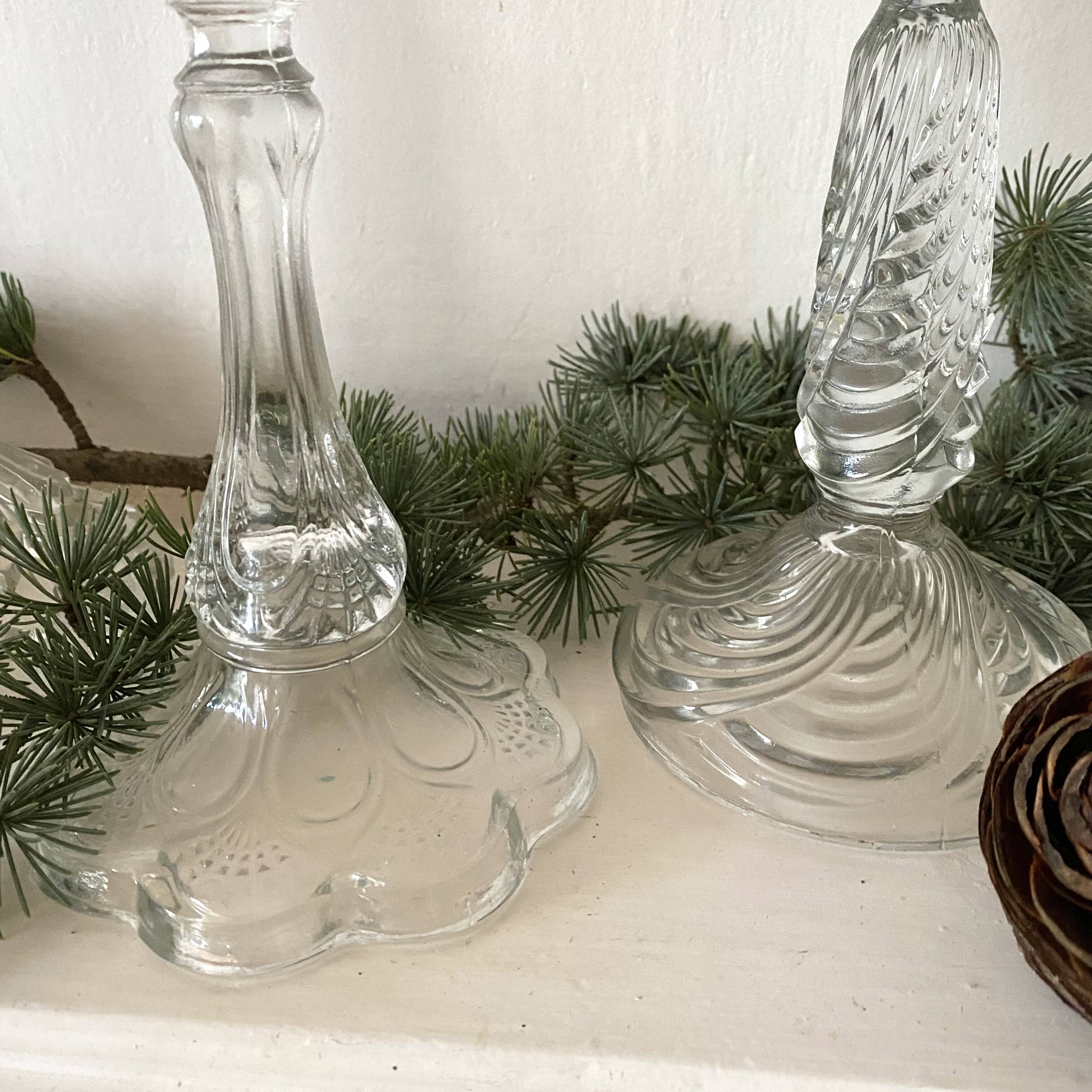 21 cm molded glass candle holder