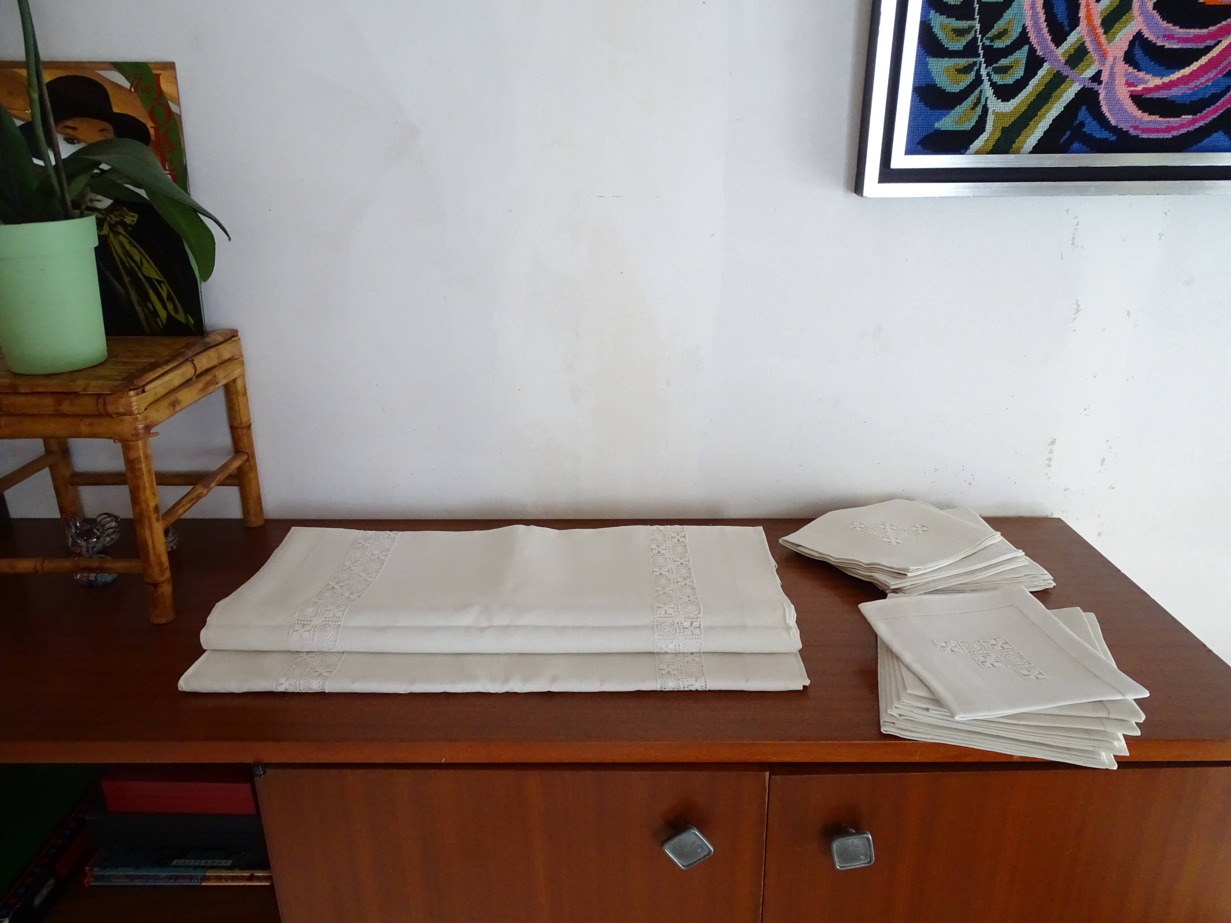 Nappe et 14 serviettes en lin ajouré broderies fines 335 x 170