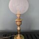 Ancienne lampe à pétrole électrifiée et modernisée - globe strié