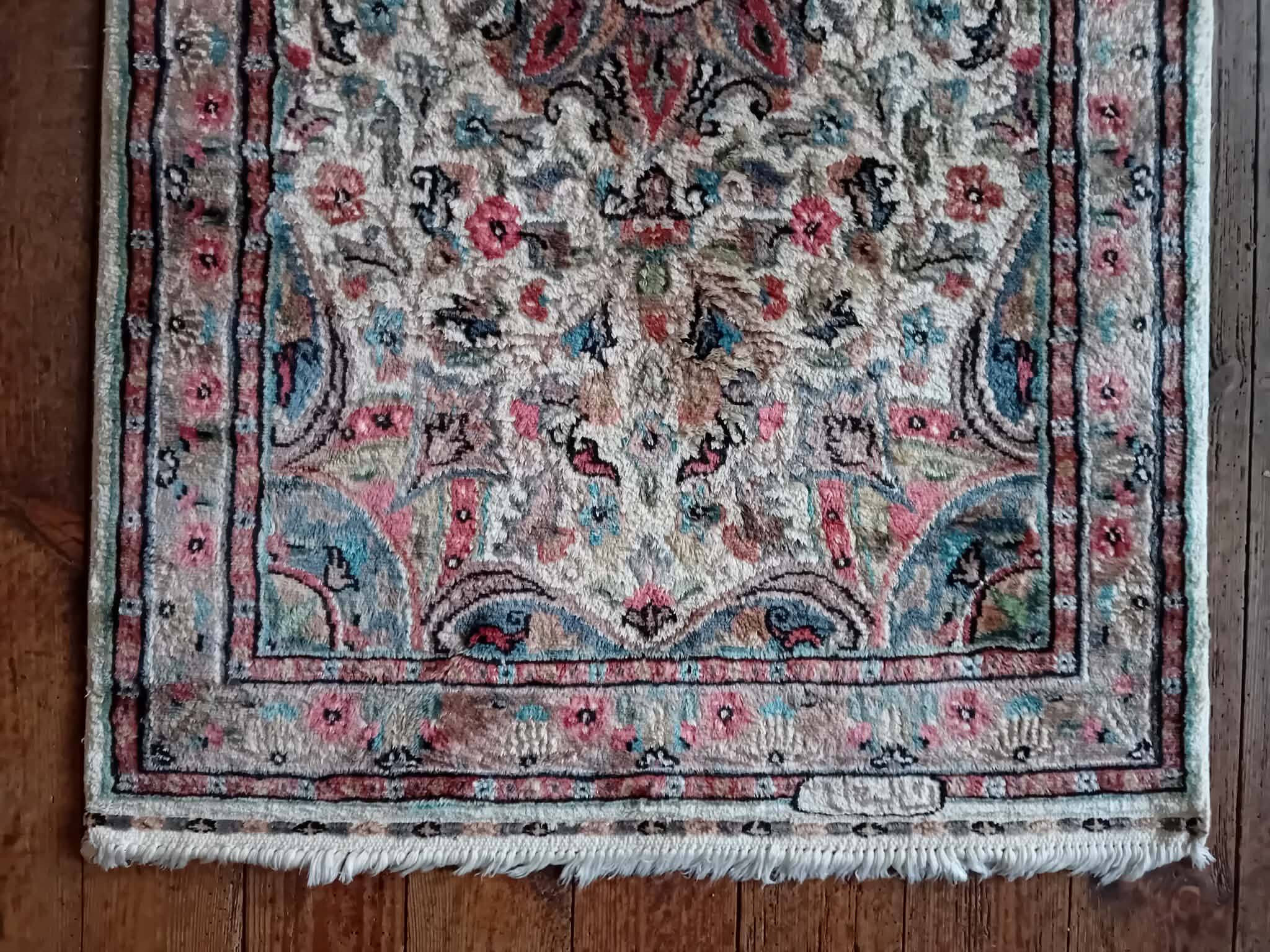 Handmade Pakistani wool and silk rug 124x77cm