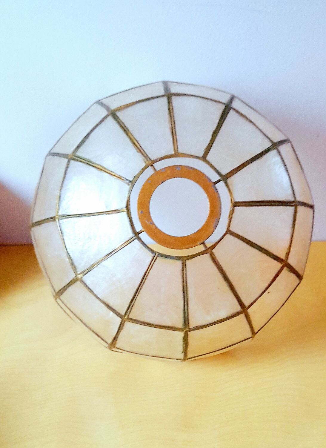 Lampshade in mother-of-pearl and brass