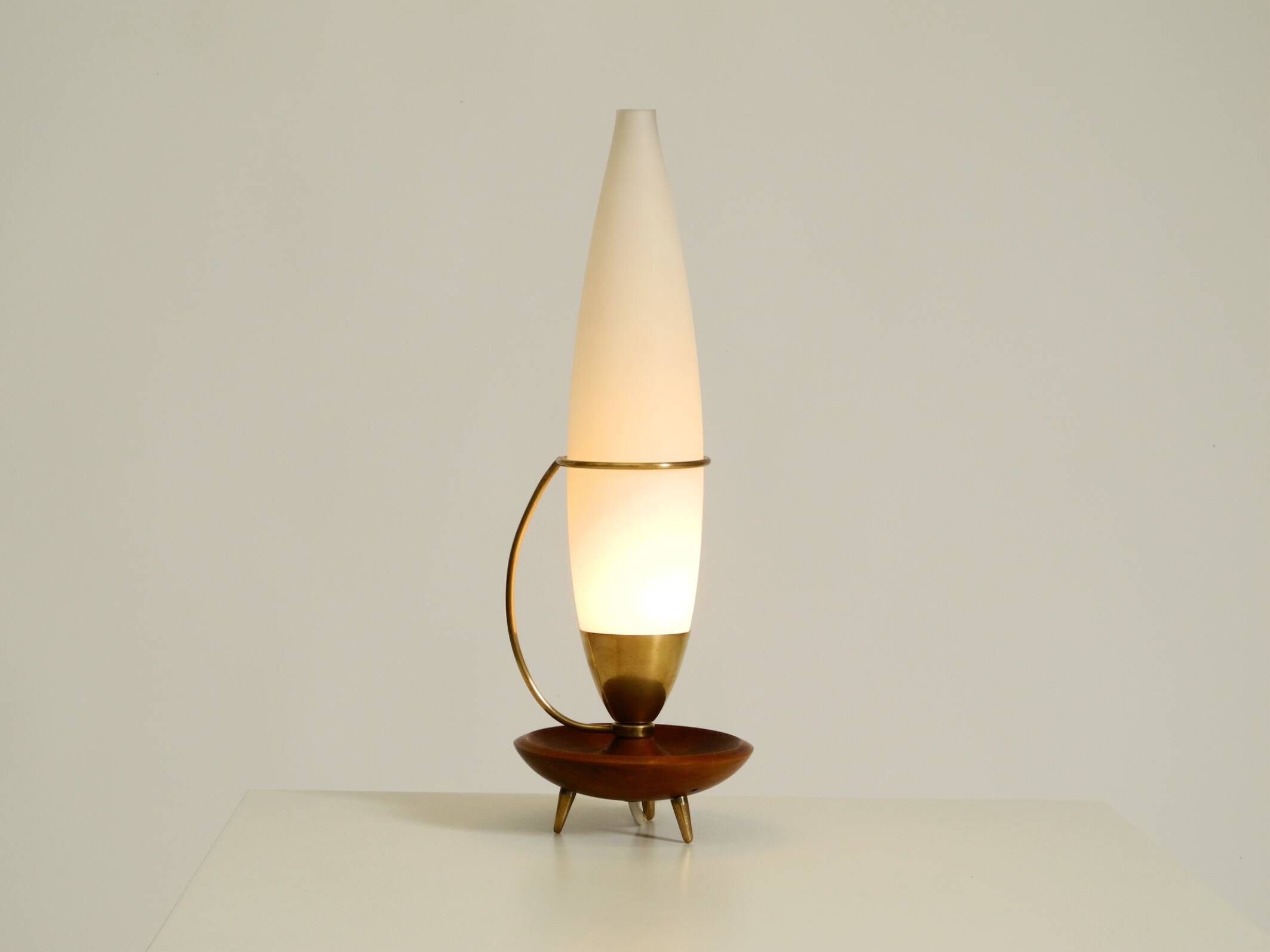 Large 1950s table lamp made of brass and teak, with a frosted glass shade