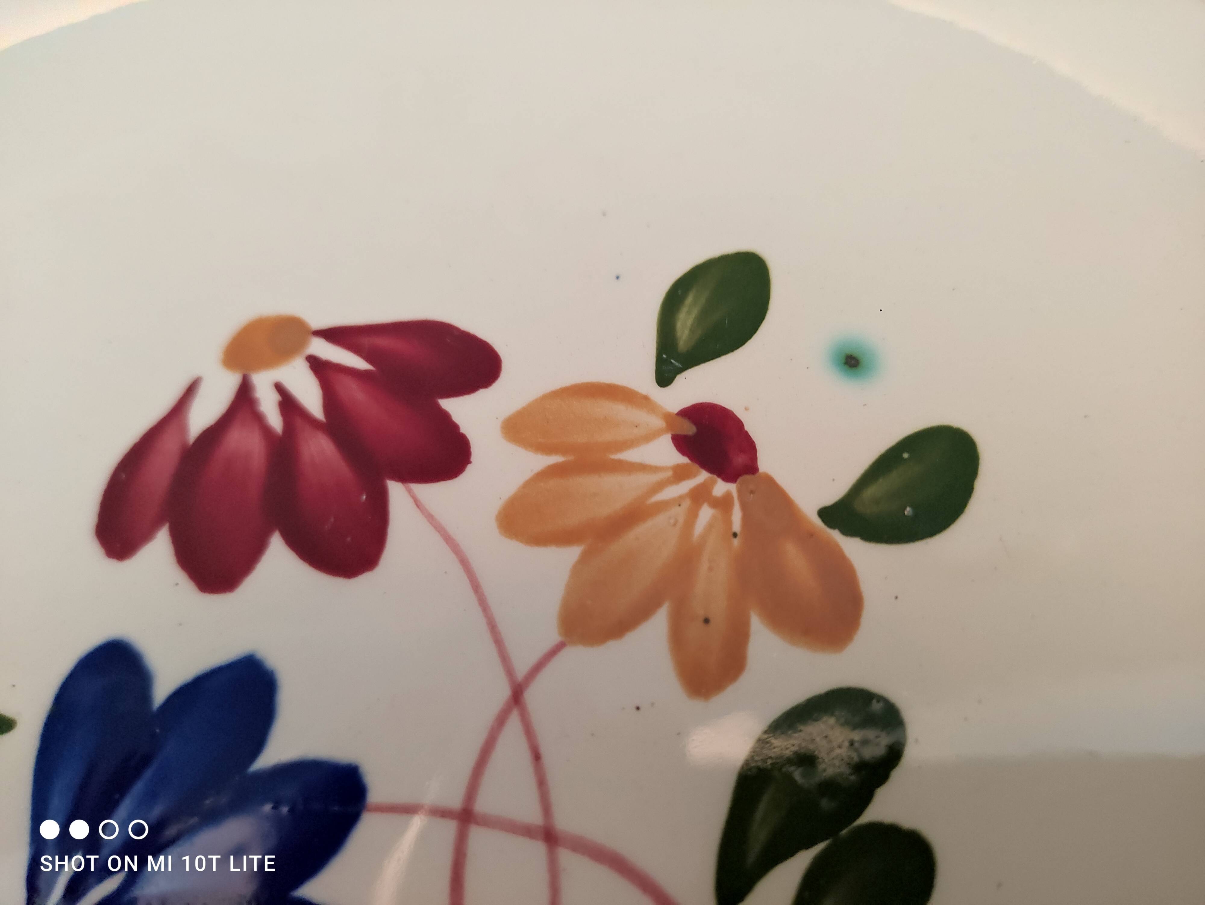 Hollow round dish K&G Lunéville France Micheline model