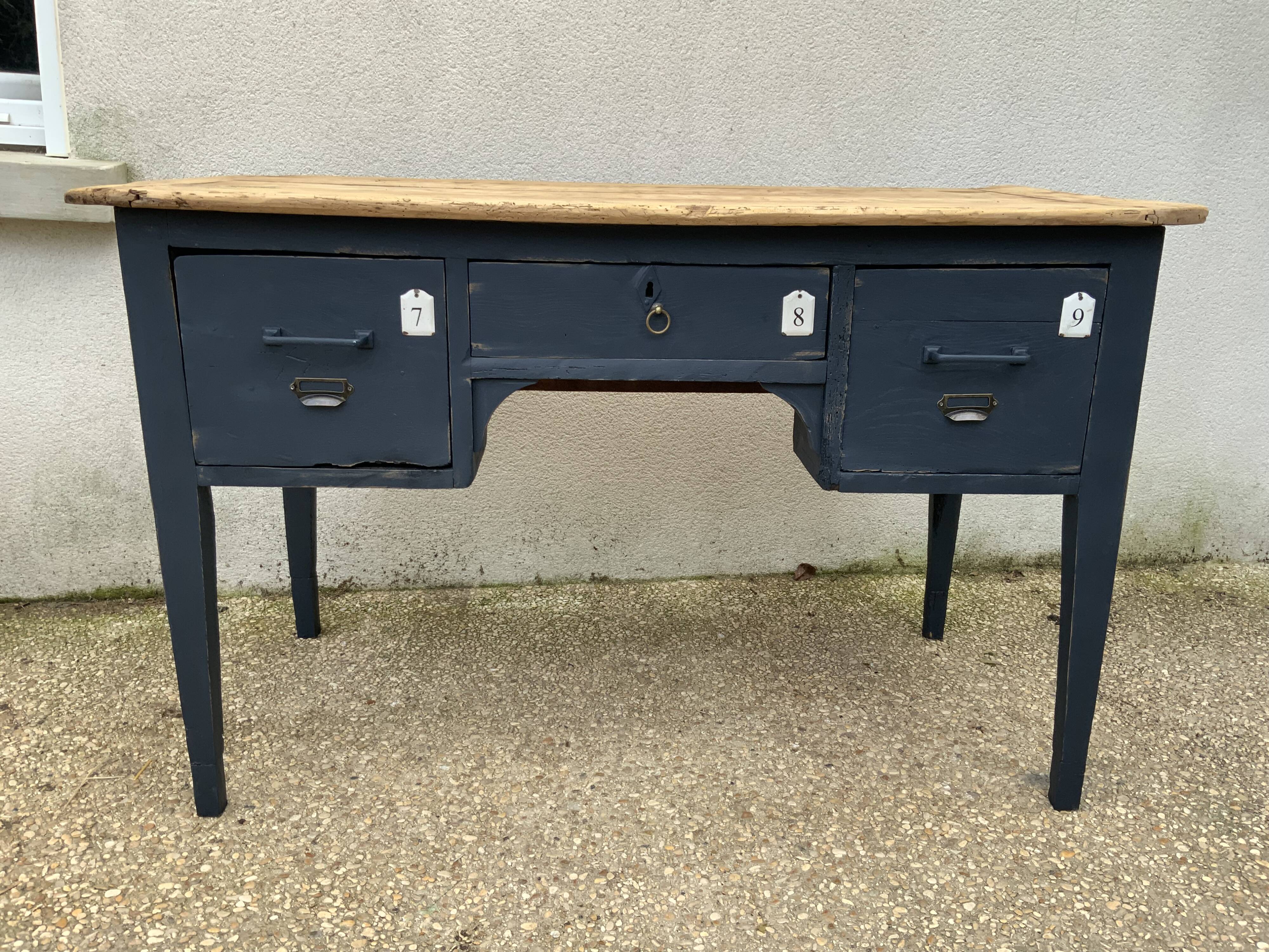 Bureau cabinet de curiosité