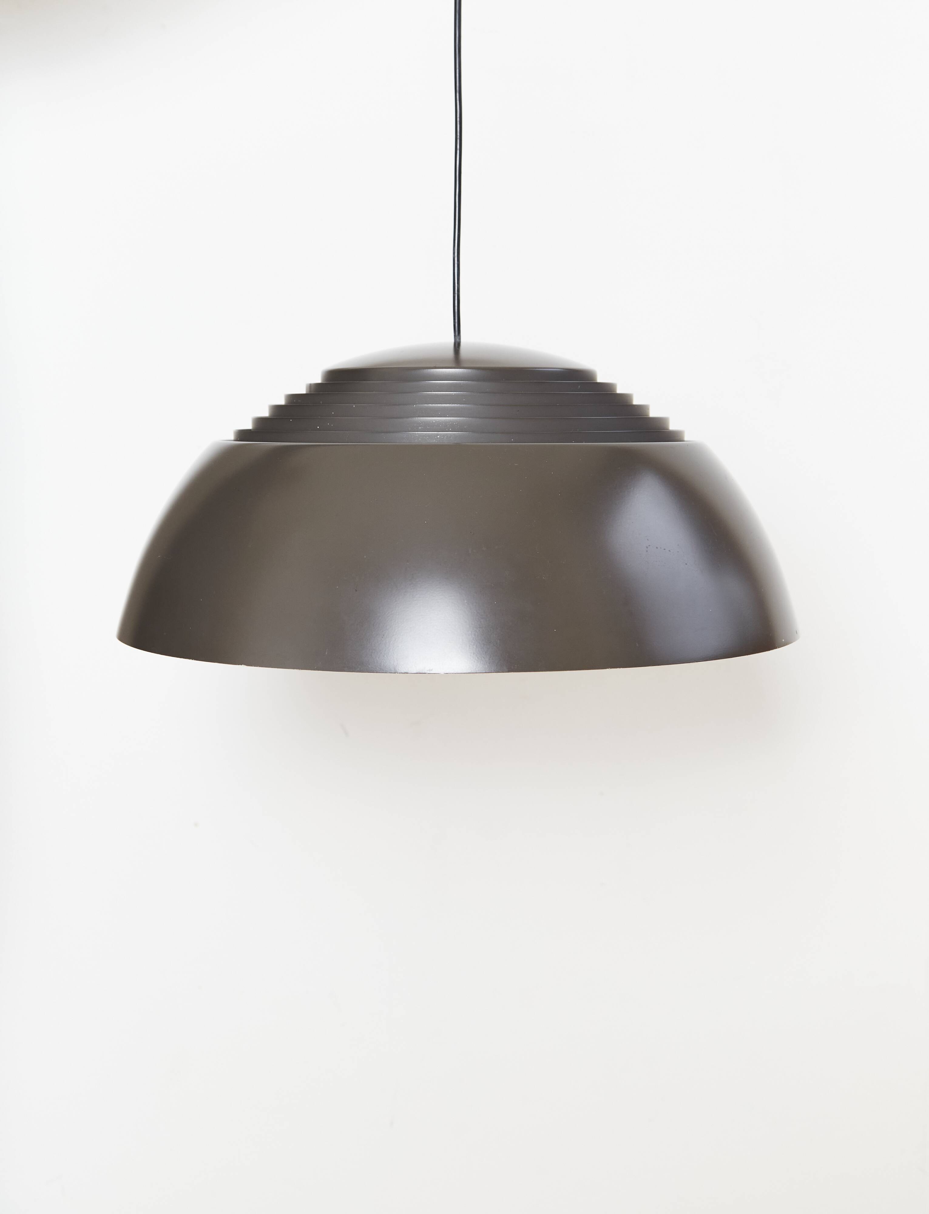 Suspension AJ Royal 50 Arne Jacobsen pour Louis Poulsen