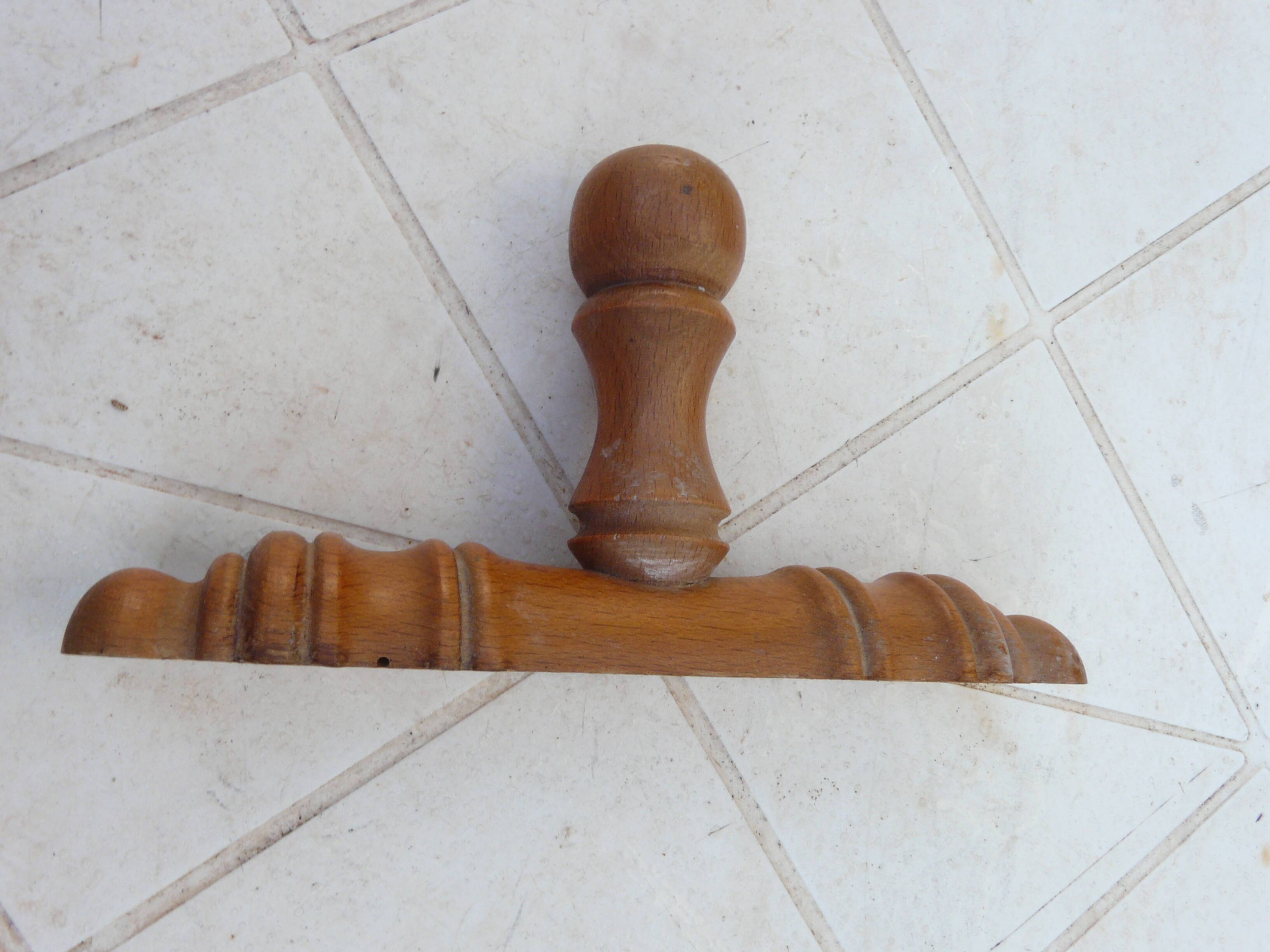 Wall-mounted coat rack circa 1940 in bamboo-style wood with 1 hook