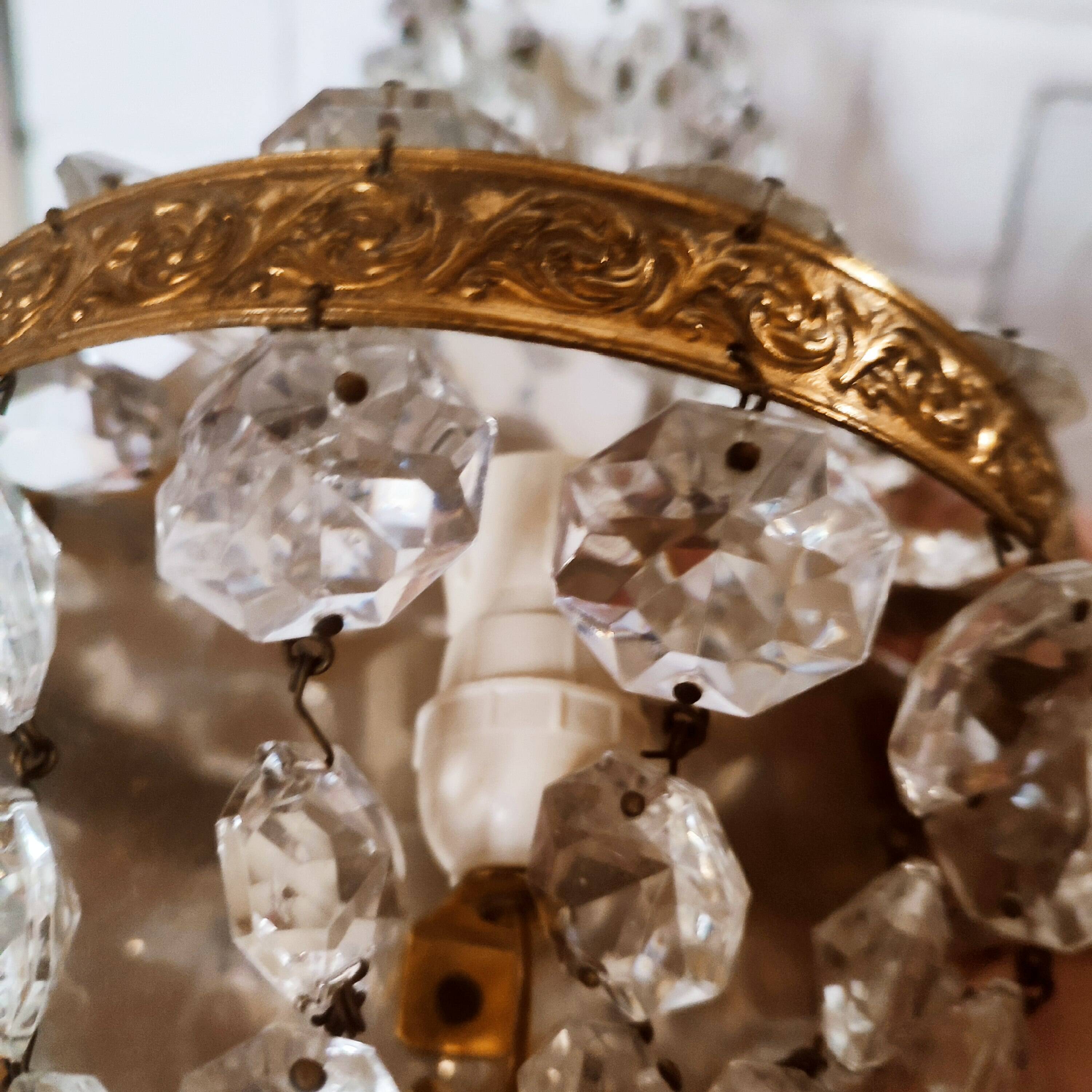 Hot air balloon wall light with tassels