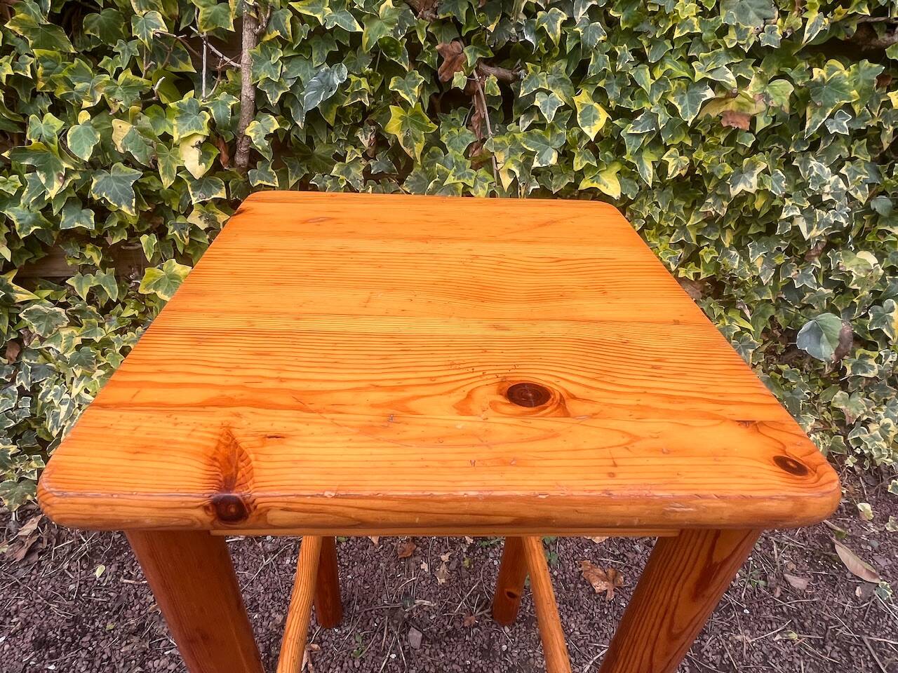 Square high stool in pine