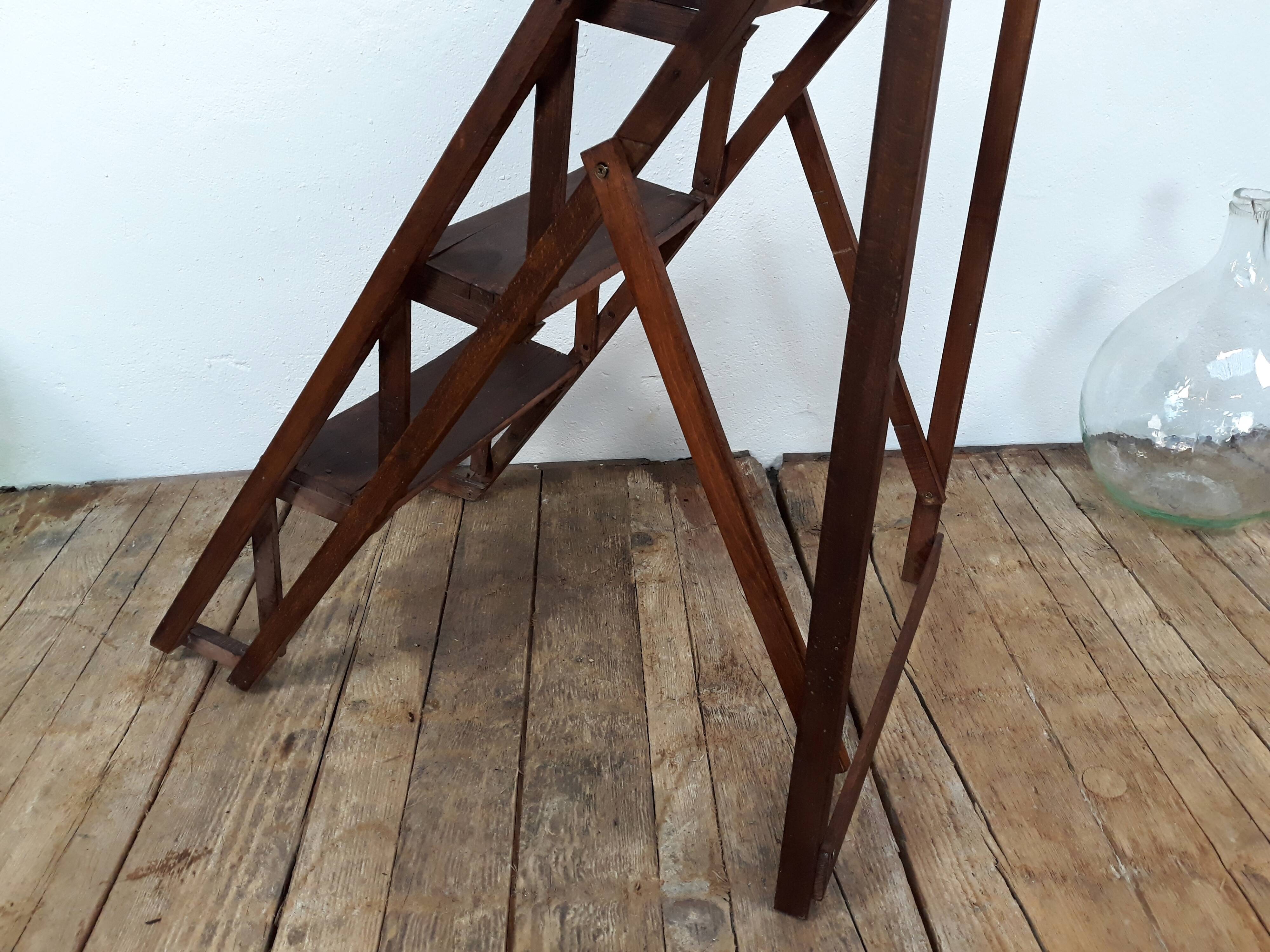 Former painter wooden stepladder