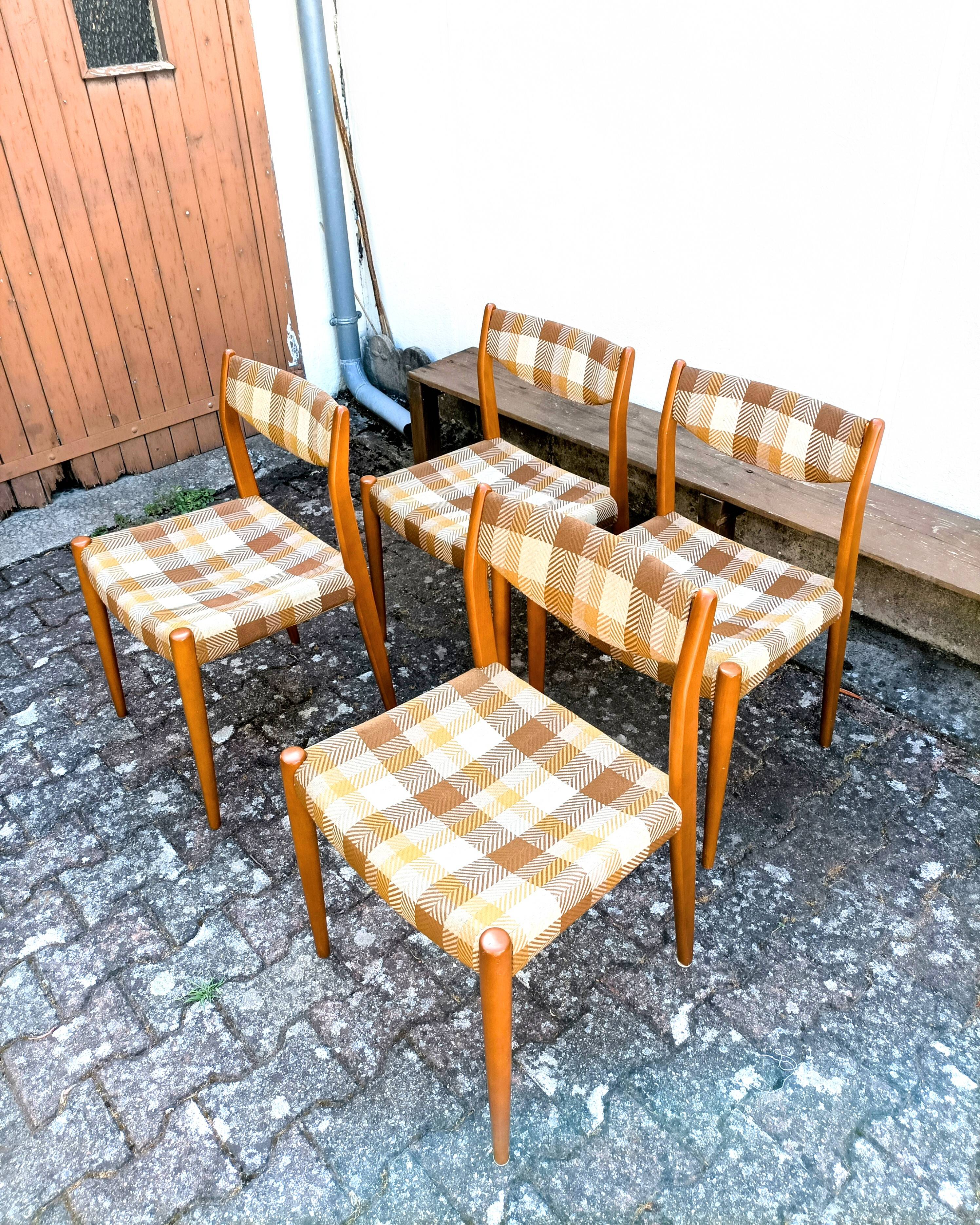 Chaises scandinaves tissu
