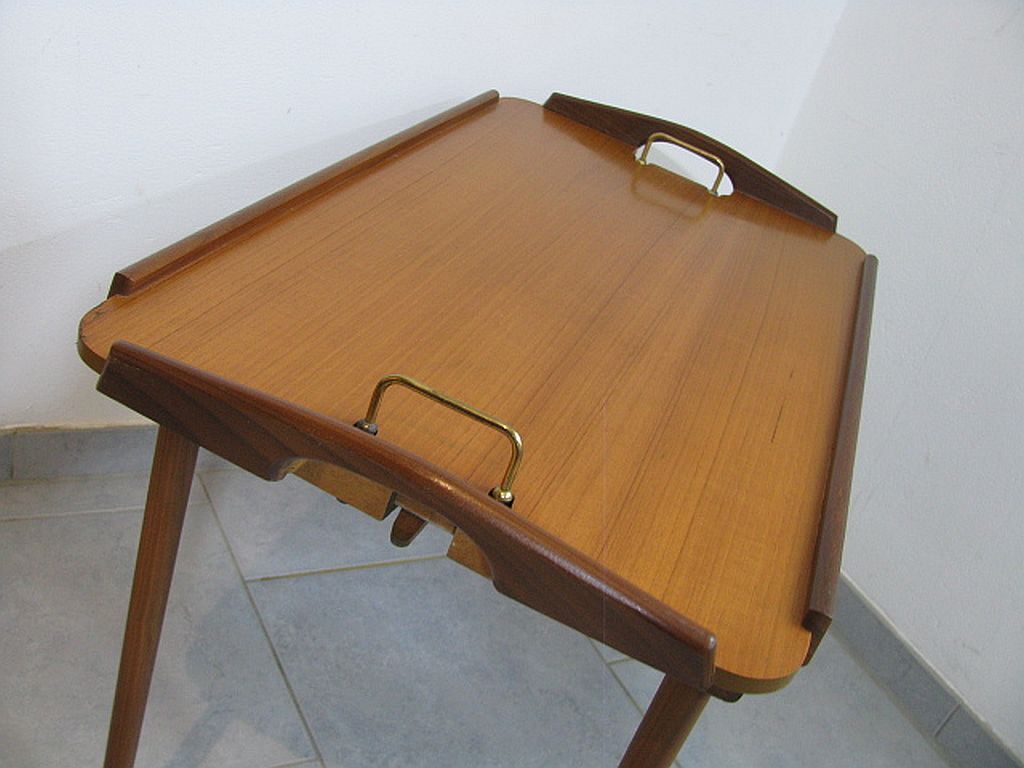 Table d'appoint plateau de service Aase Dreieri Ganddal Norvège  en teck et chêne années 1960