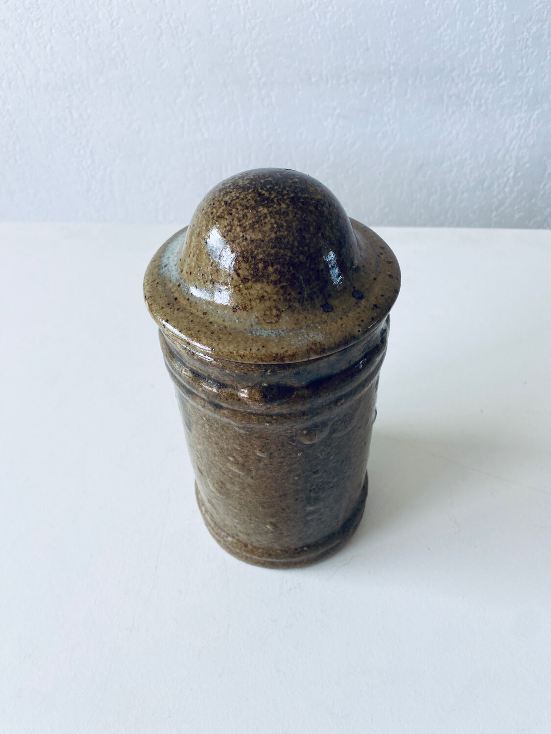 Stoneware candy pot