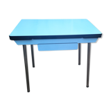 Table en formica bleu