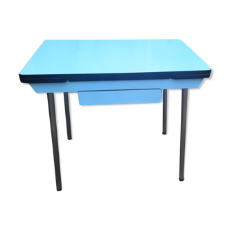 Table en formica bleu