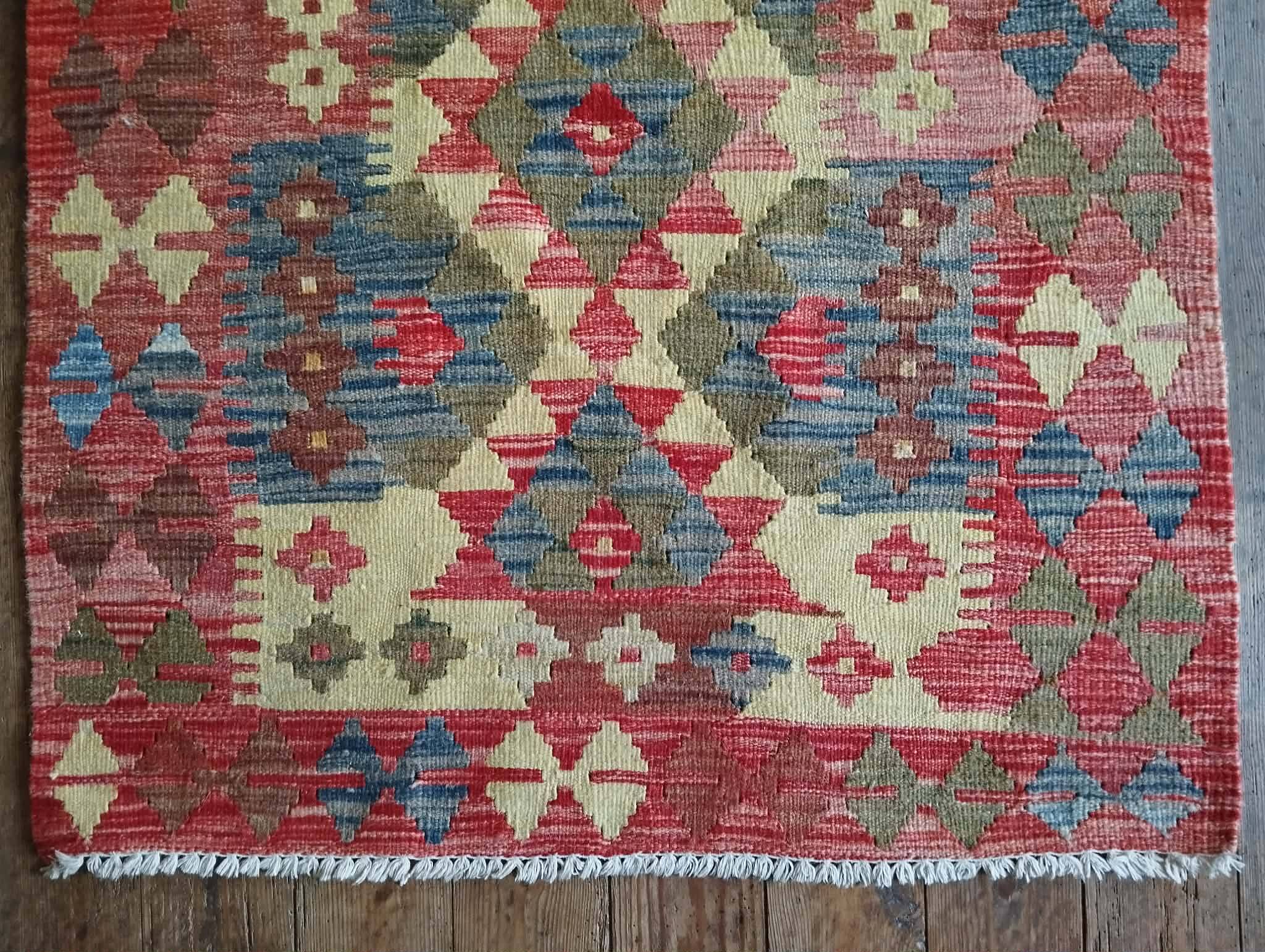 Handmade Persian Qashqai rug 150x89cm
