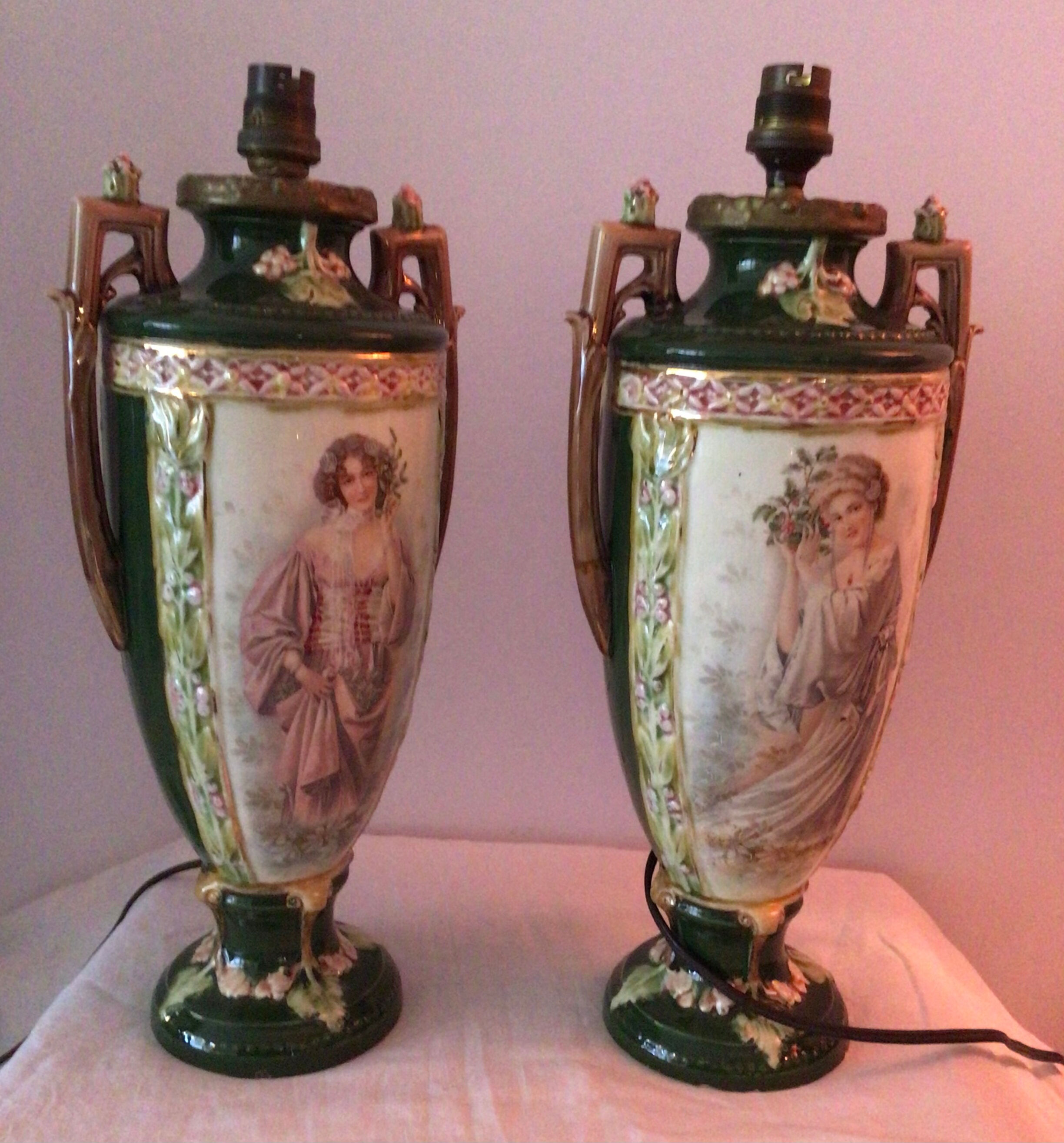 Pair of old women's decoration lamps