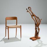 Handmade floorsculpture in burl wood