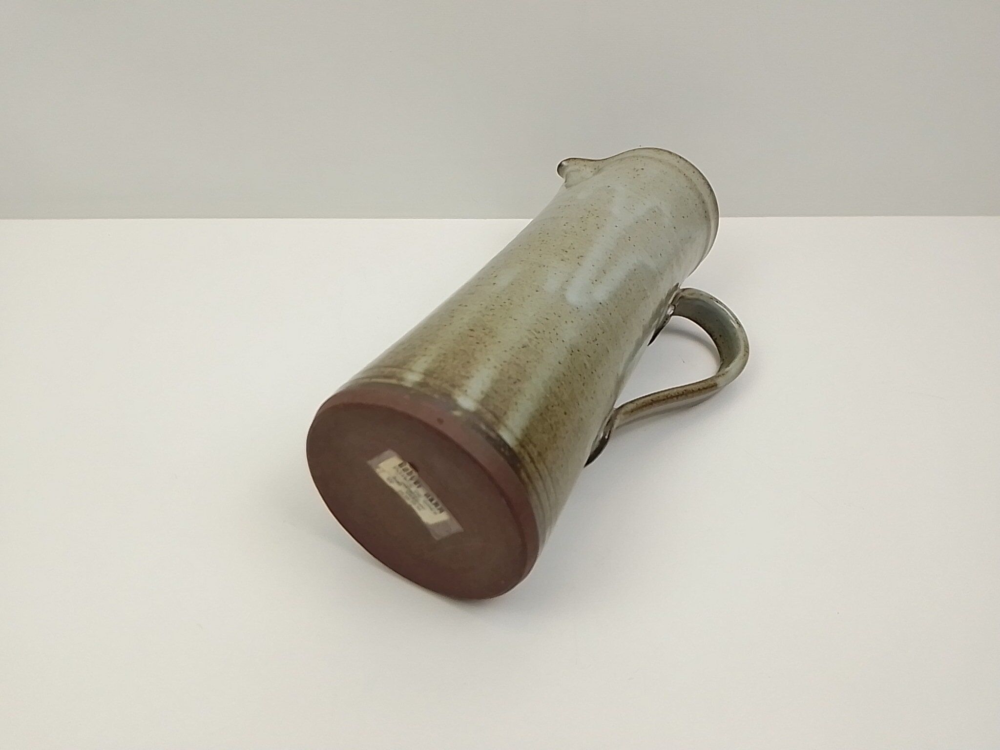 Pitcher in speckled sandstone 27 cm
