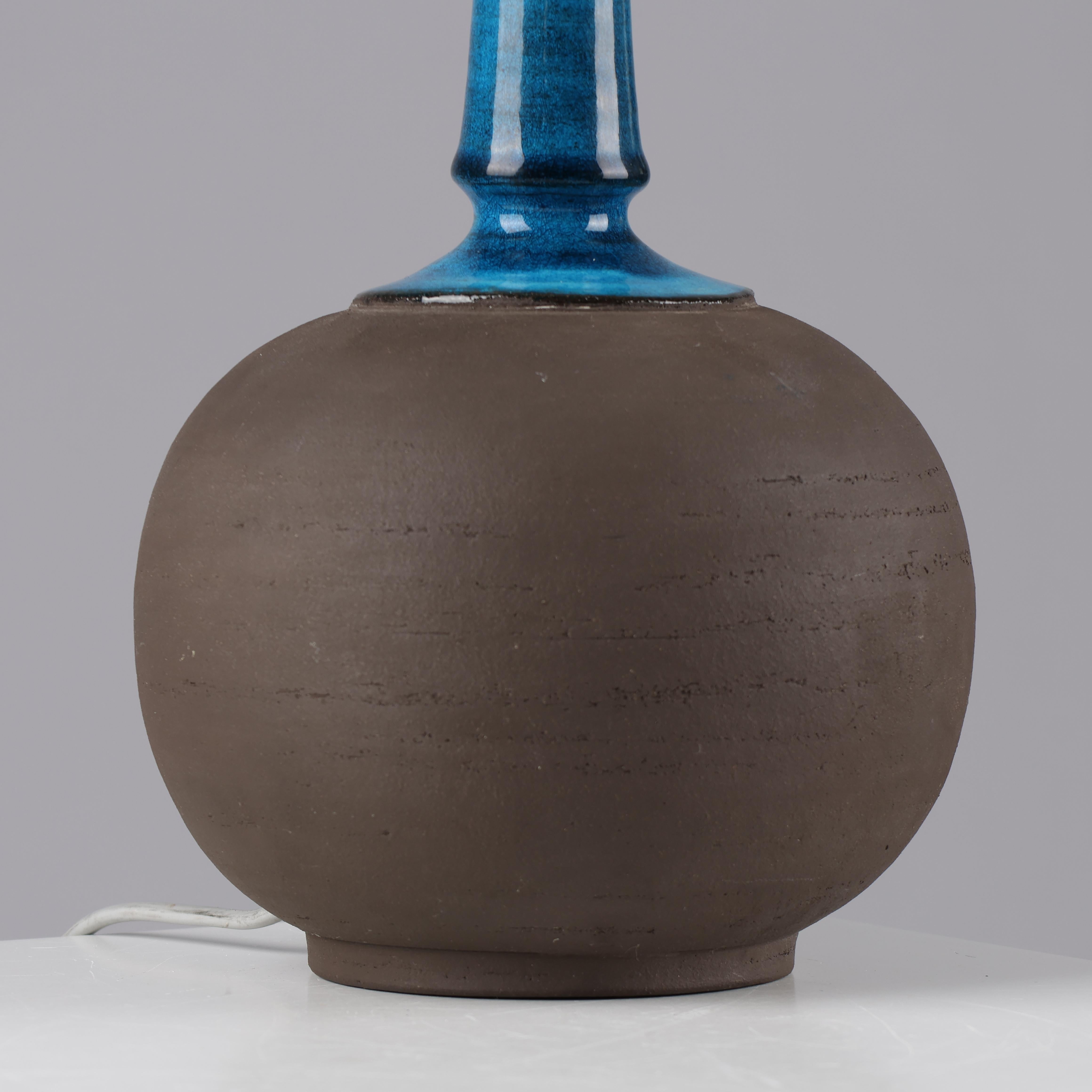 Nils Kahler table lamp in ceramic by Herman A. Kähler, Denmark, 1960 signed.