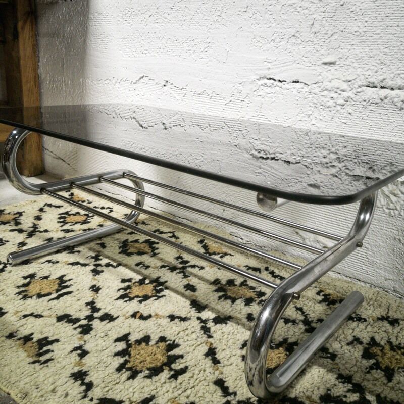 Table basse chromée et verre fumé