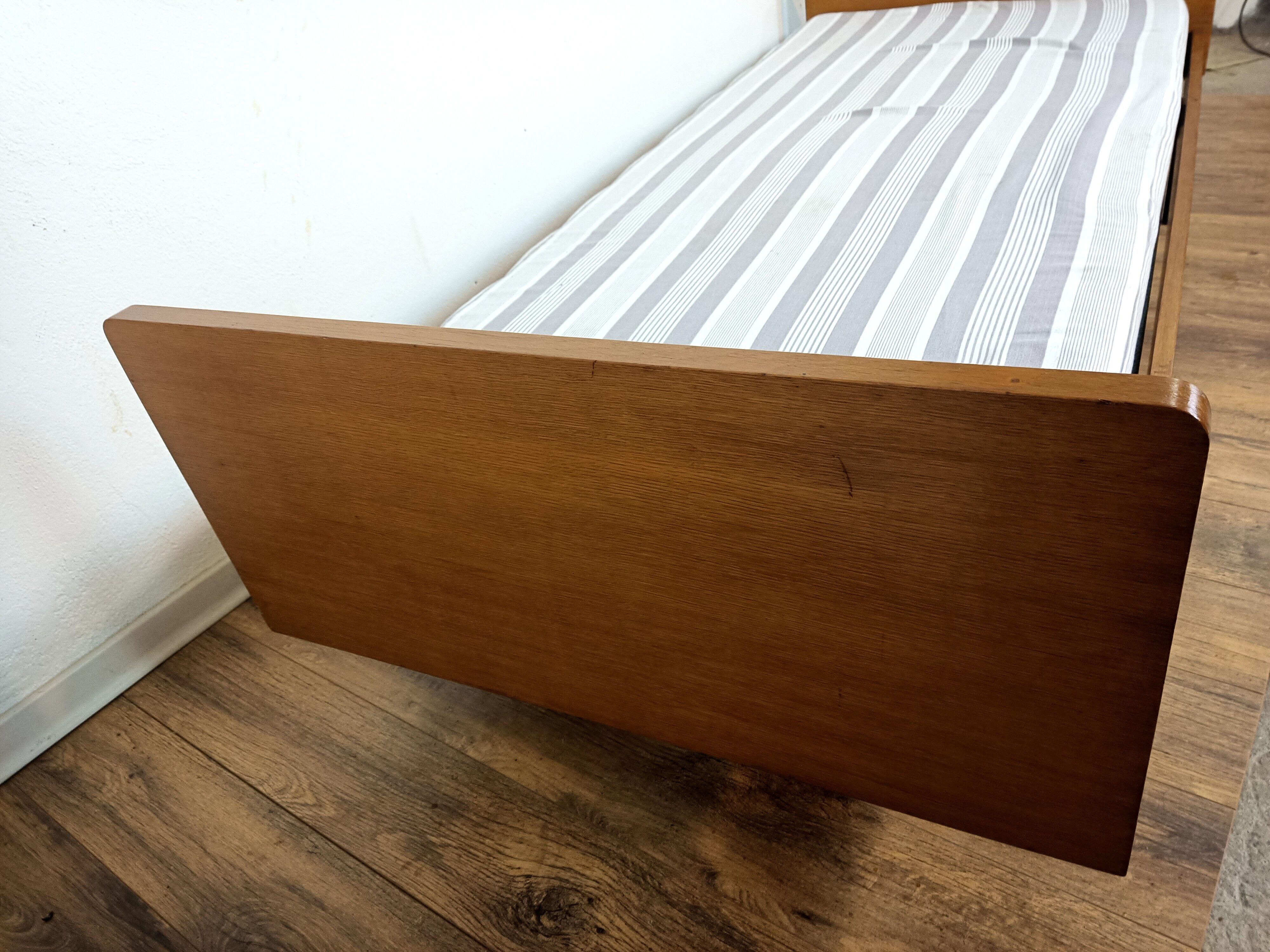 Vintage daybed bench bed