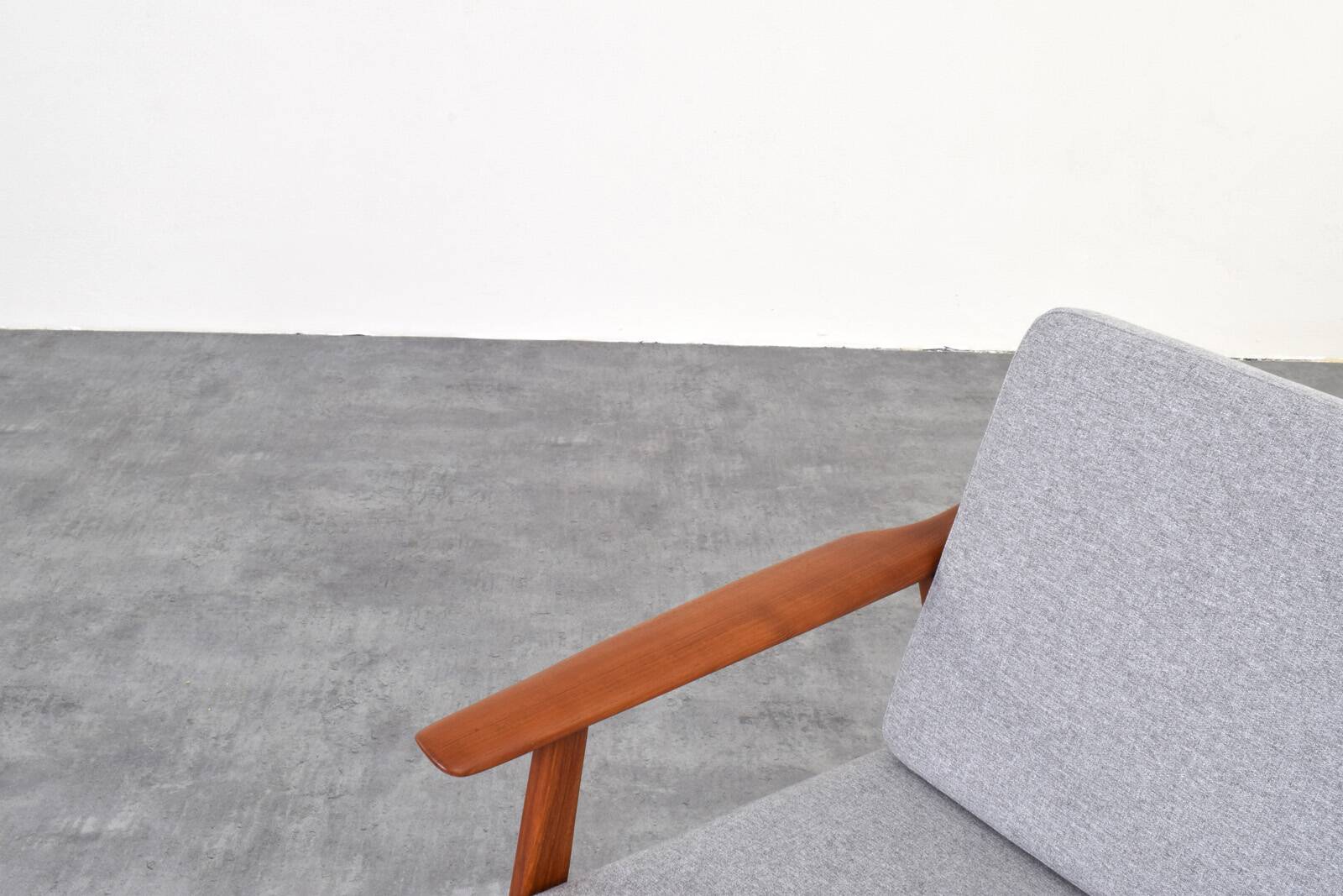 Fauteuil en teck danois des années 1960.