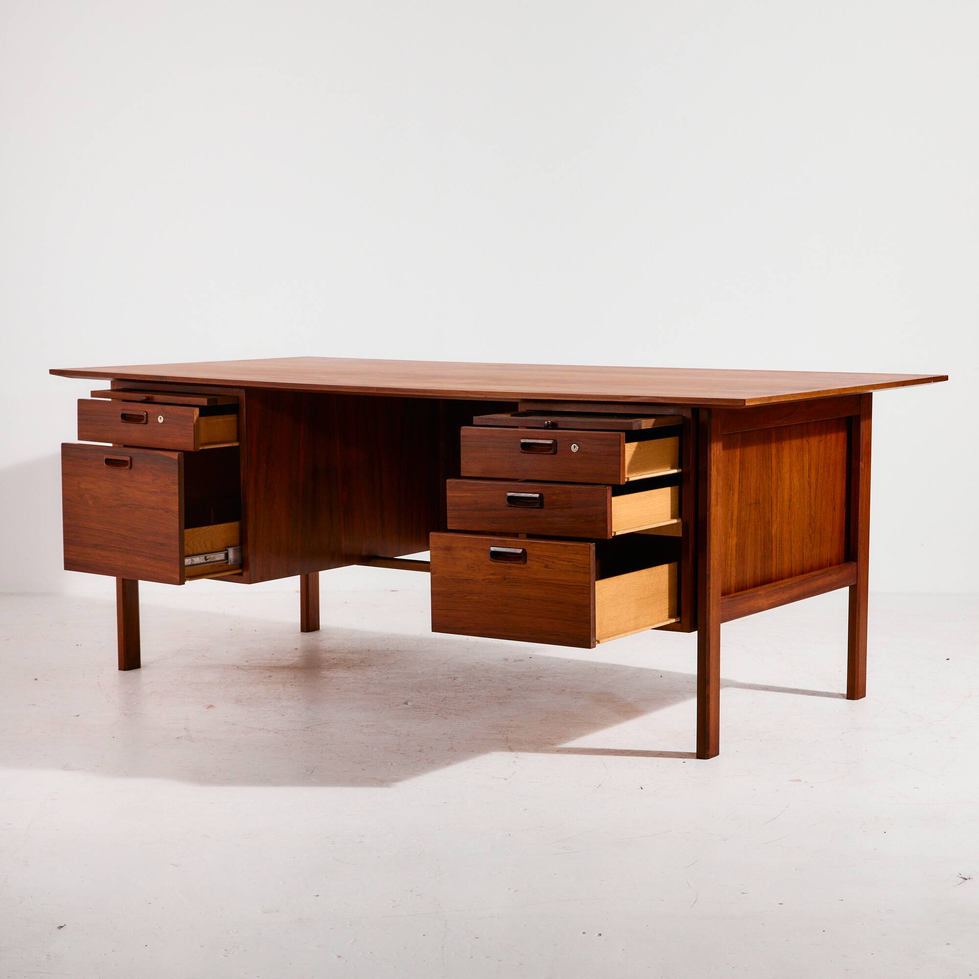 Model 207 rosewood desk by Arne Vodder