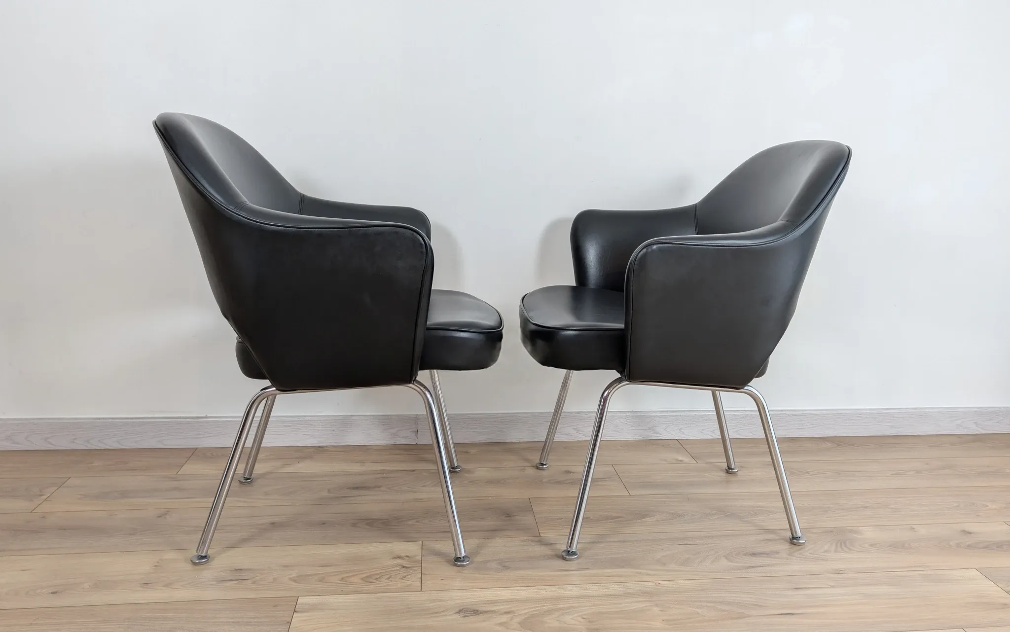 Set of 6 "Conference" chairs by Eero Saarinen for Knoll International
