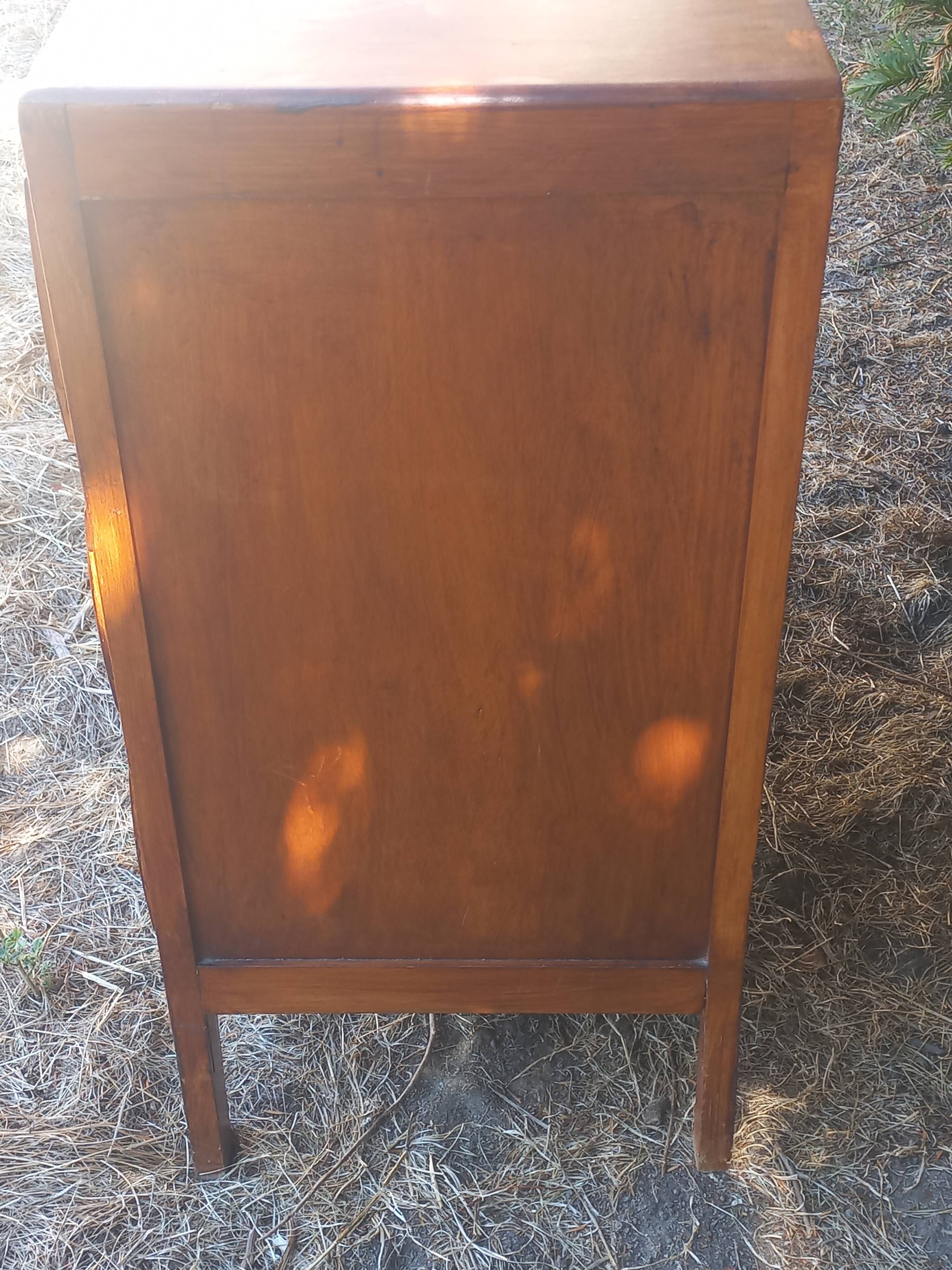 Vintage beech chest of drawers with 3 drawers from the 1950s.