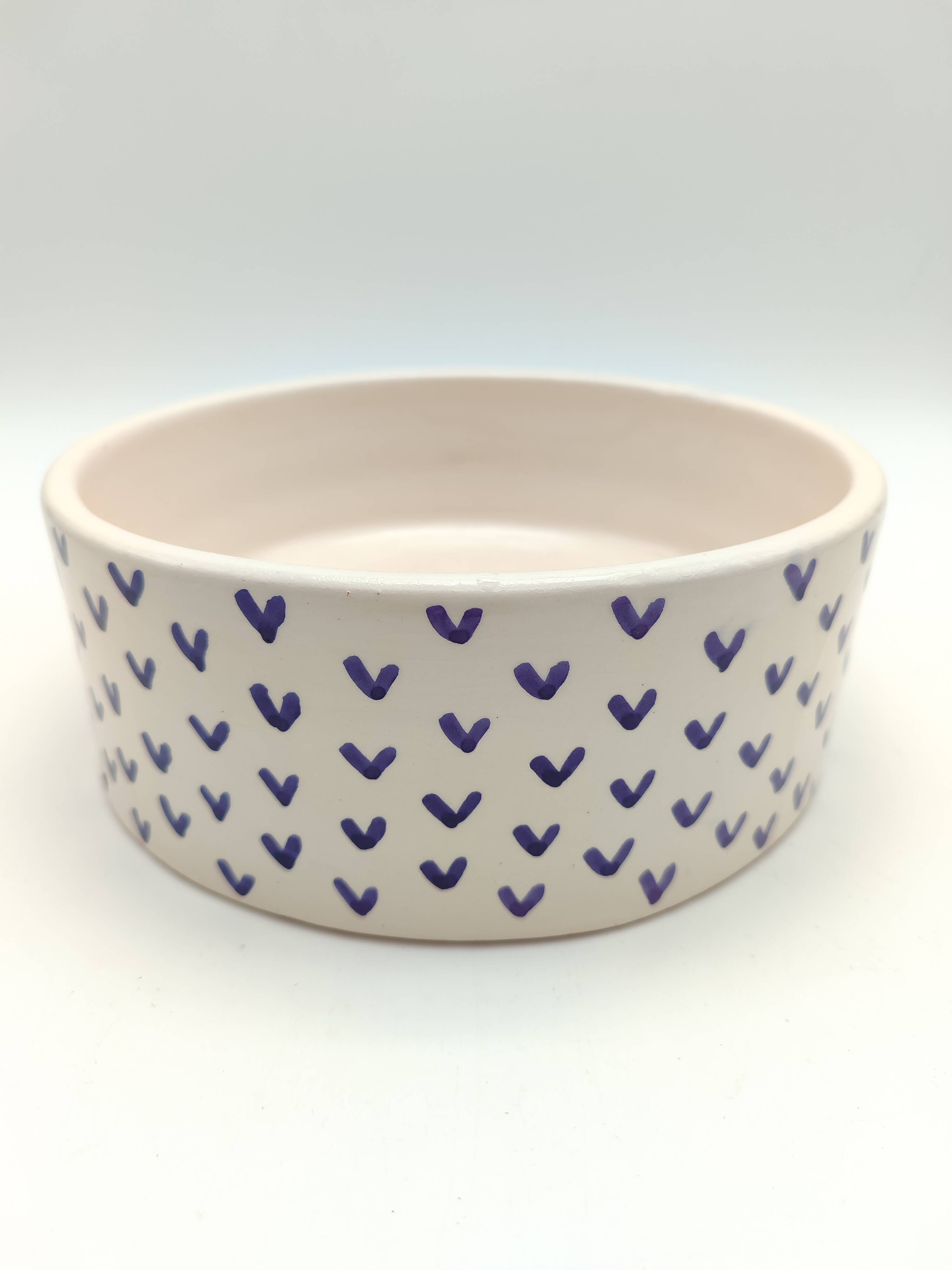 Ceramic bowl with small blue hearts and lead-free paint