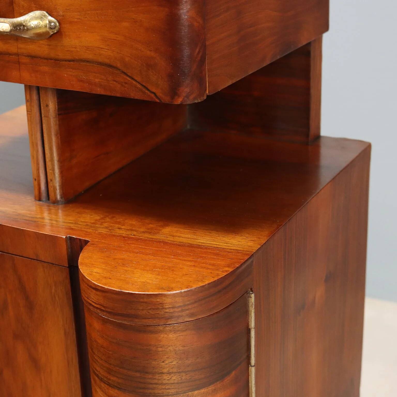 Tables de chevet des années 1920-1930