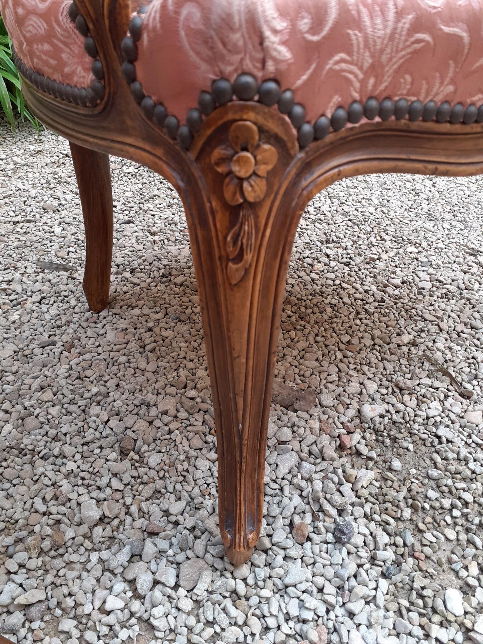 Paire de fauteuils cabriolet de style Louis XV