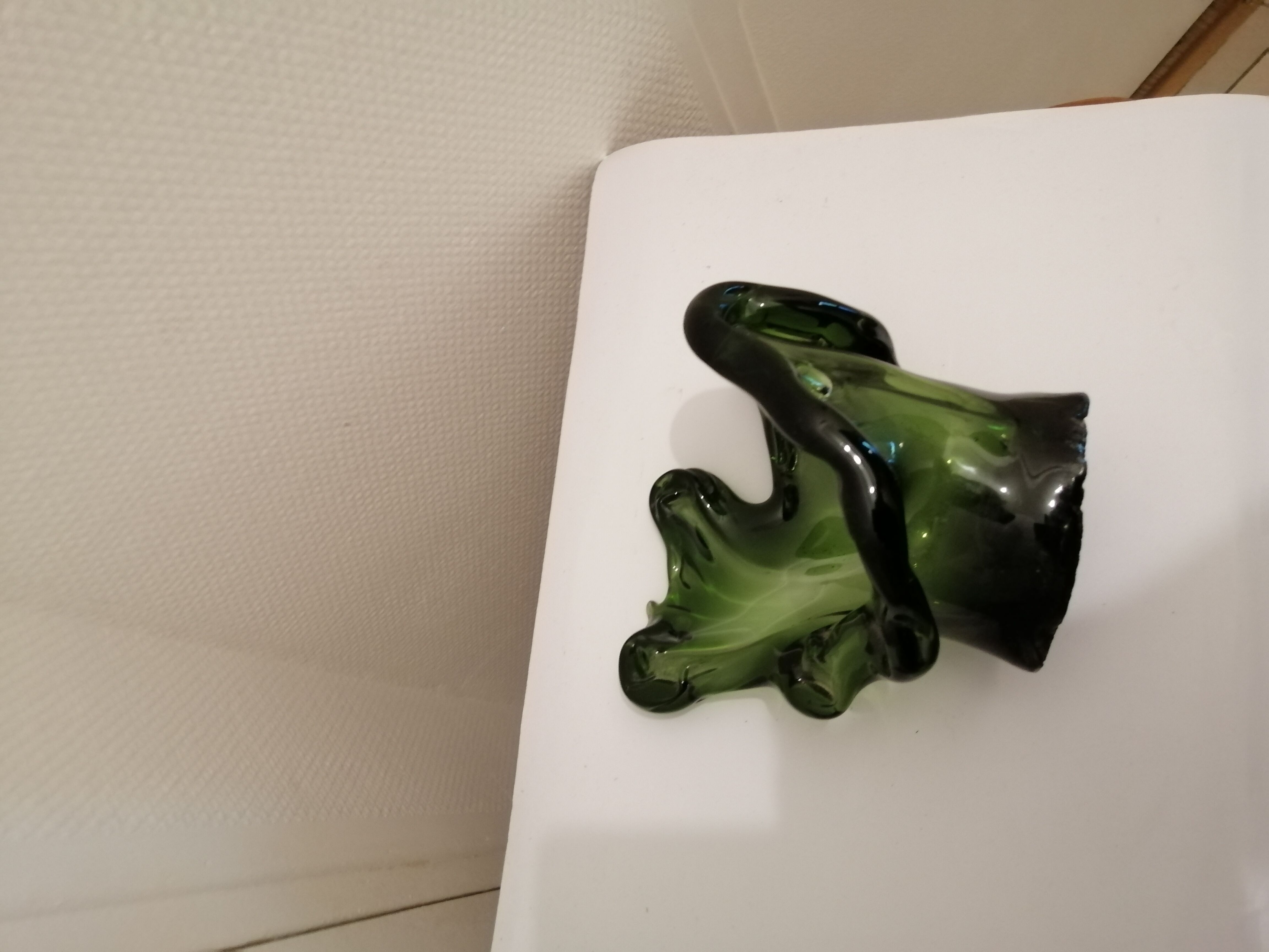 Vase mouchoir en verre soufflé