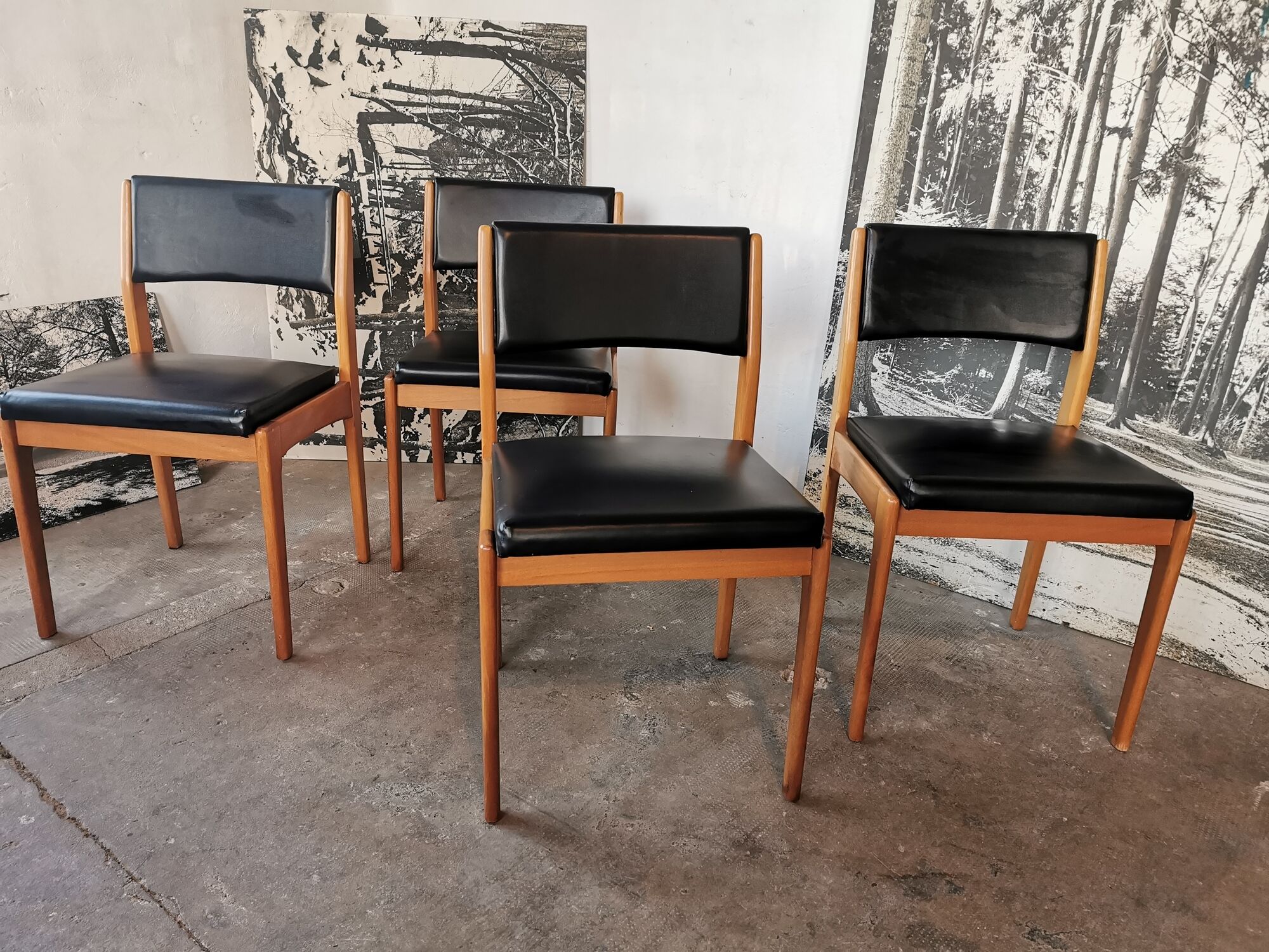 Set of 4 chairs scandinavian style wood and skaï black
