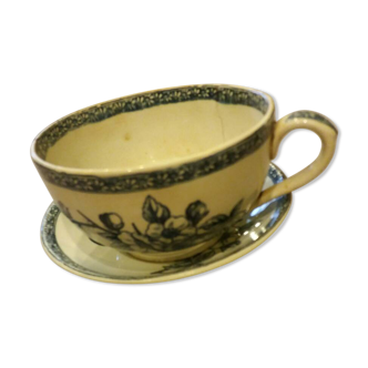 Ancienne grande tasse avec soucoupe  en porcelaine