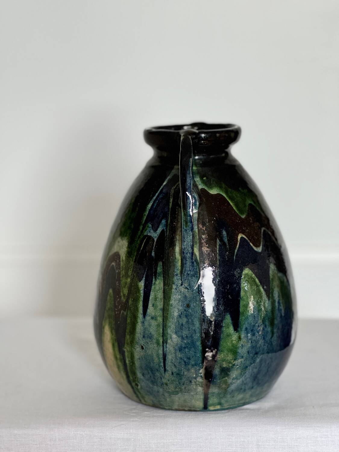 Handmade vase in mixed earth