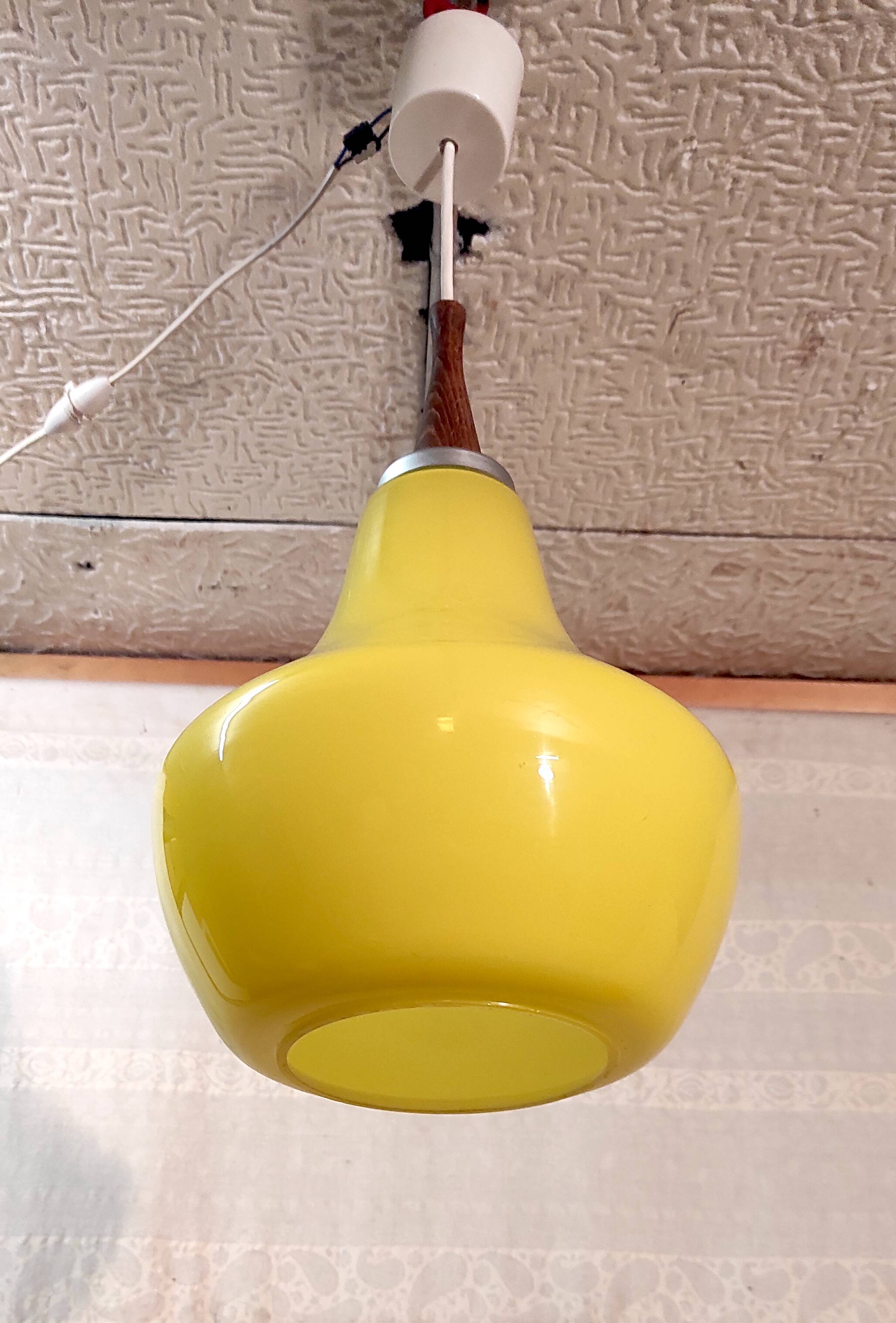 Scandinavian style suspension in green/yellow opaline - 1970s