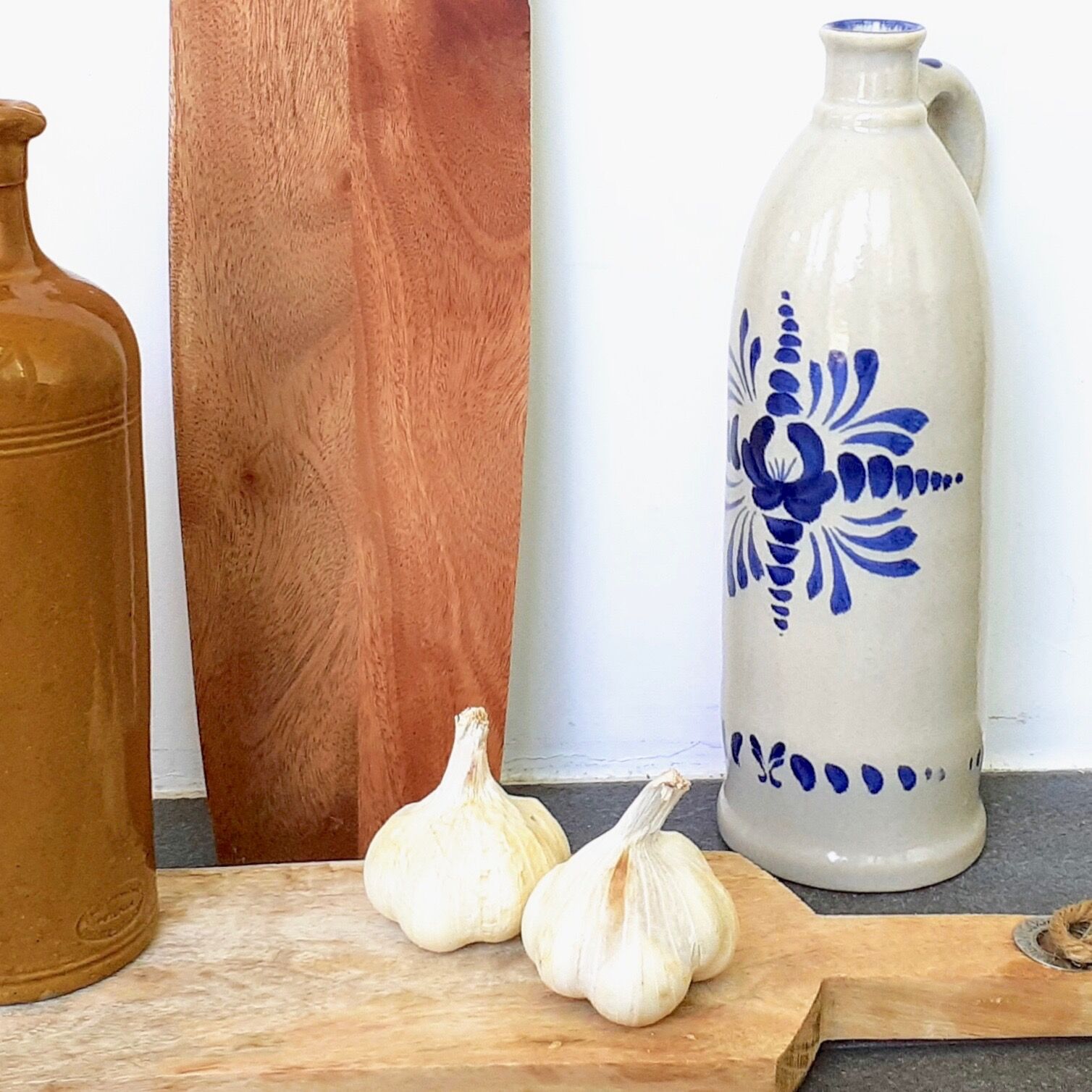 Bottle sandstone blue flower