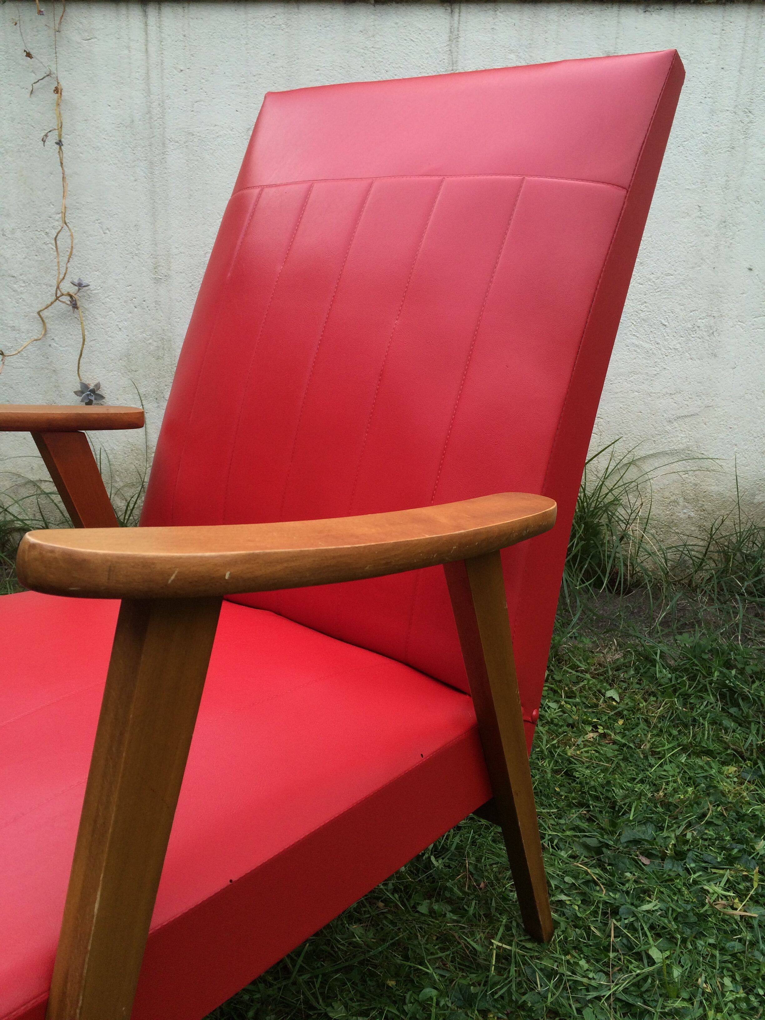Pair of Scandinavian-style armchairs wood and red skai