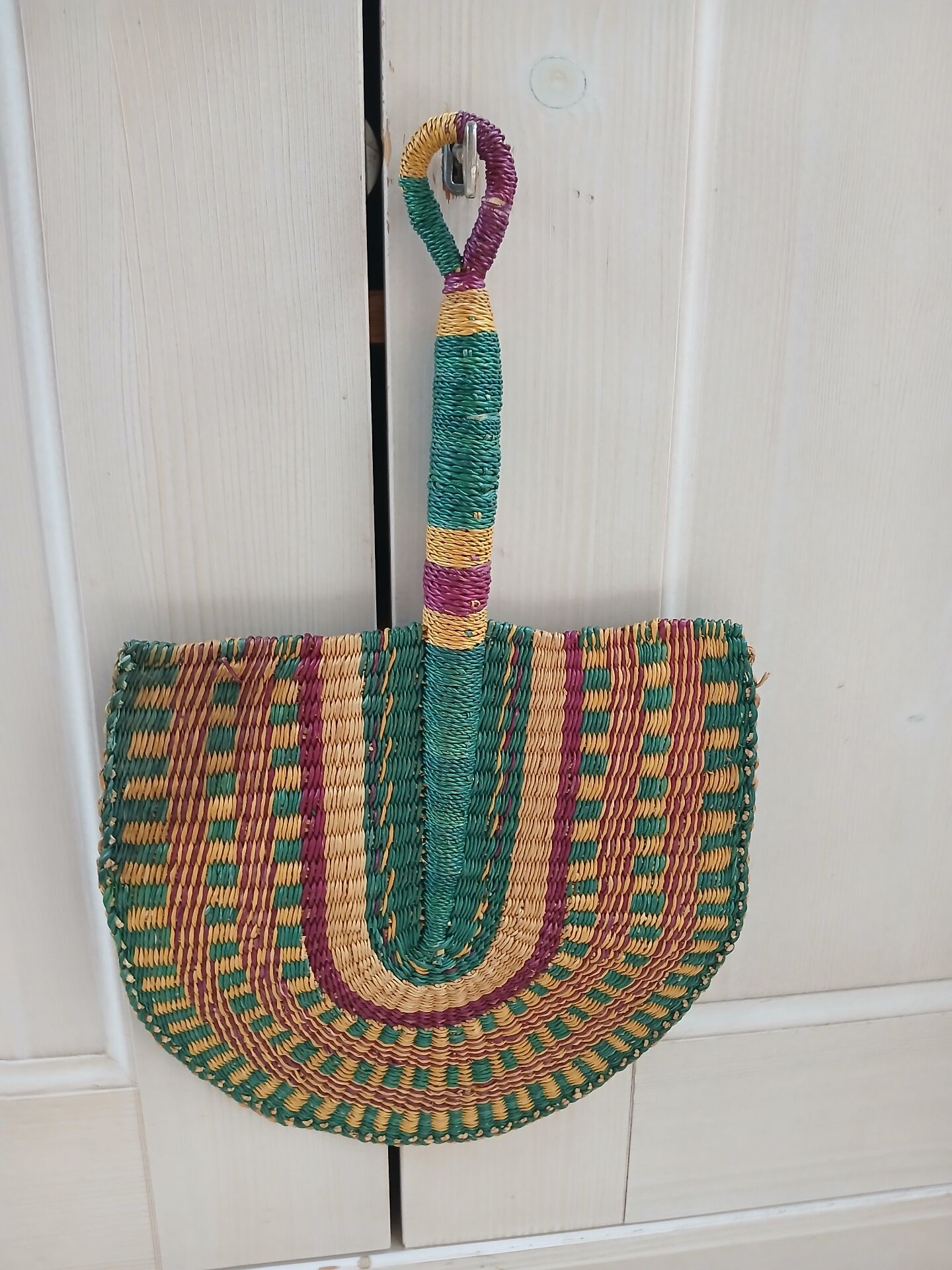 Éventail africain en fibres naturelles