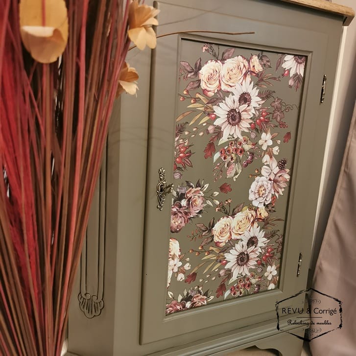 Corner cabinet
