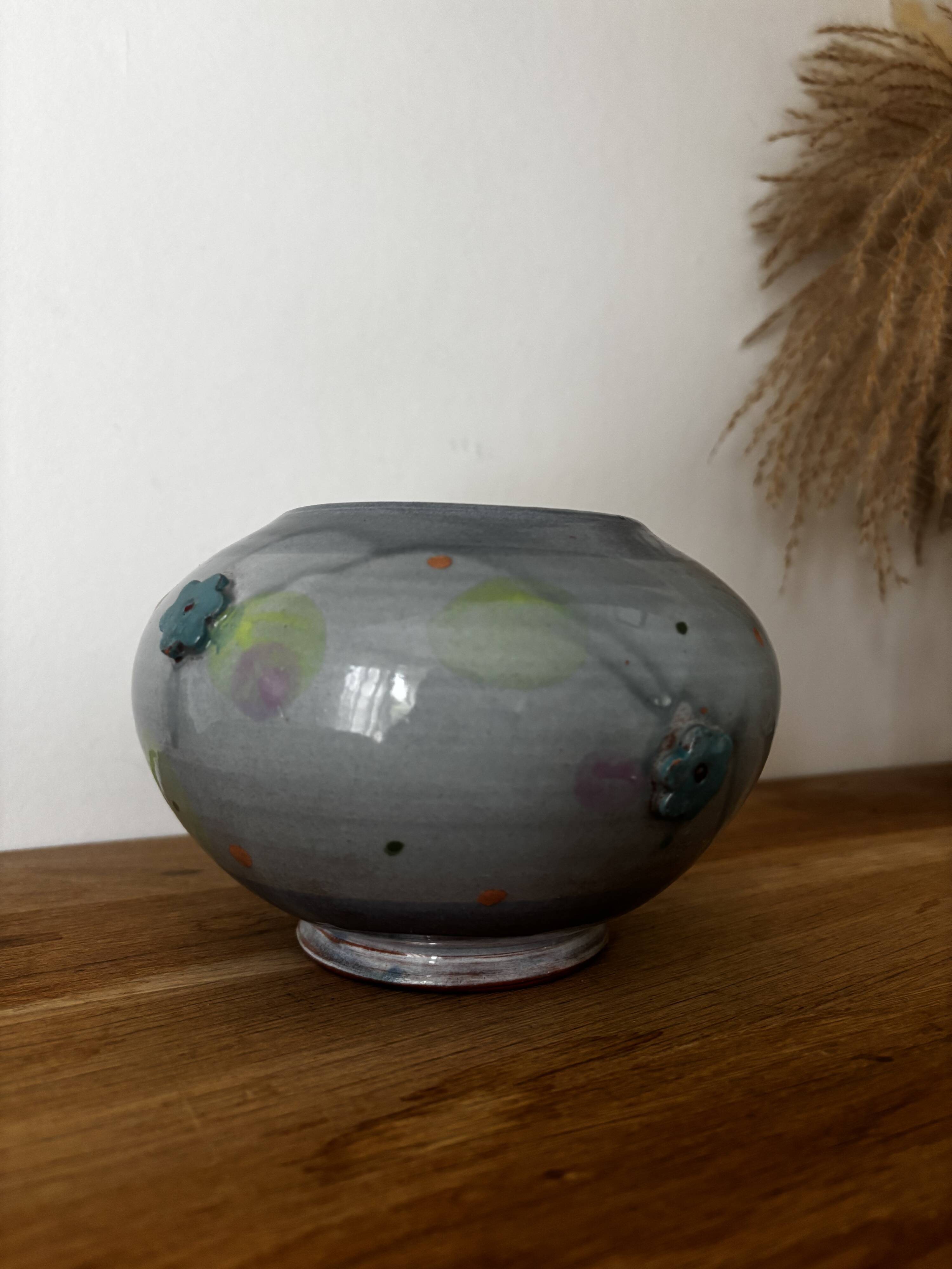 Magnificent pot or vase, handcrafted pottery with flowers, signed on the back.