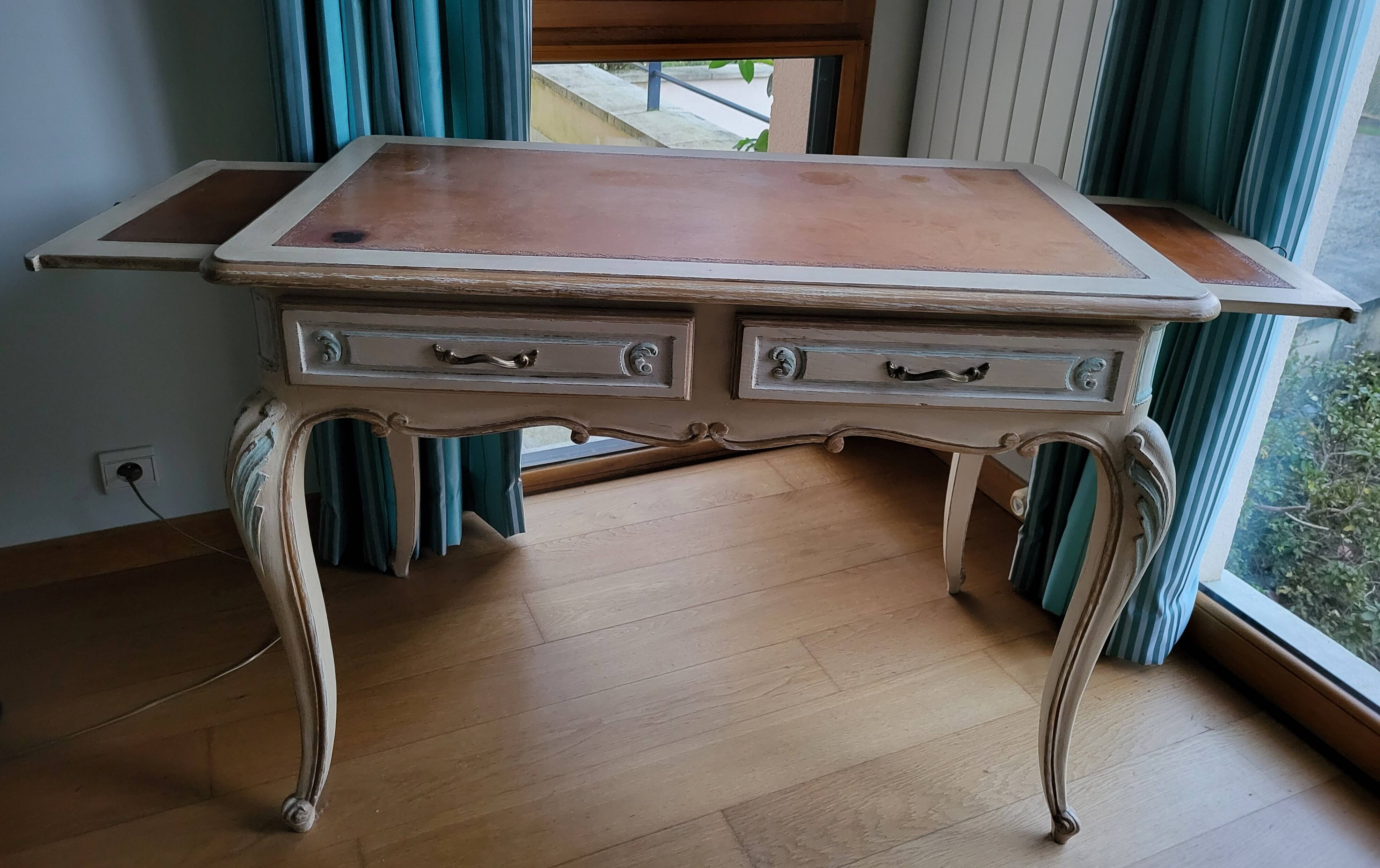 Louis XV painted style desk – Antique invoice (Patrice Burel)