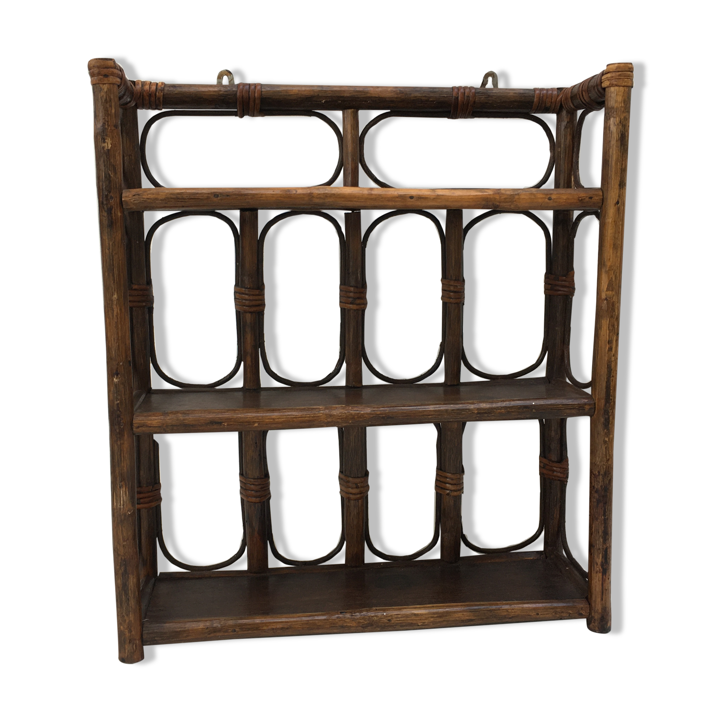 Étagère en rotin vintage