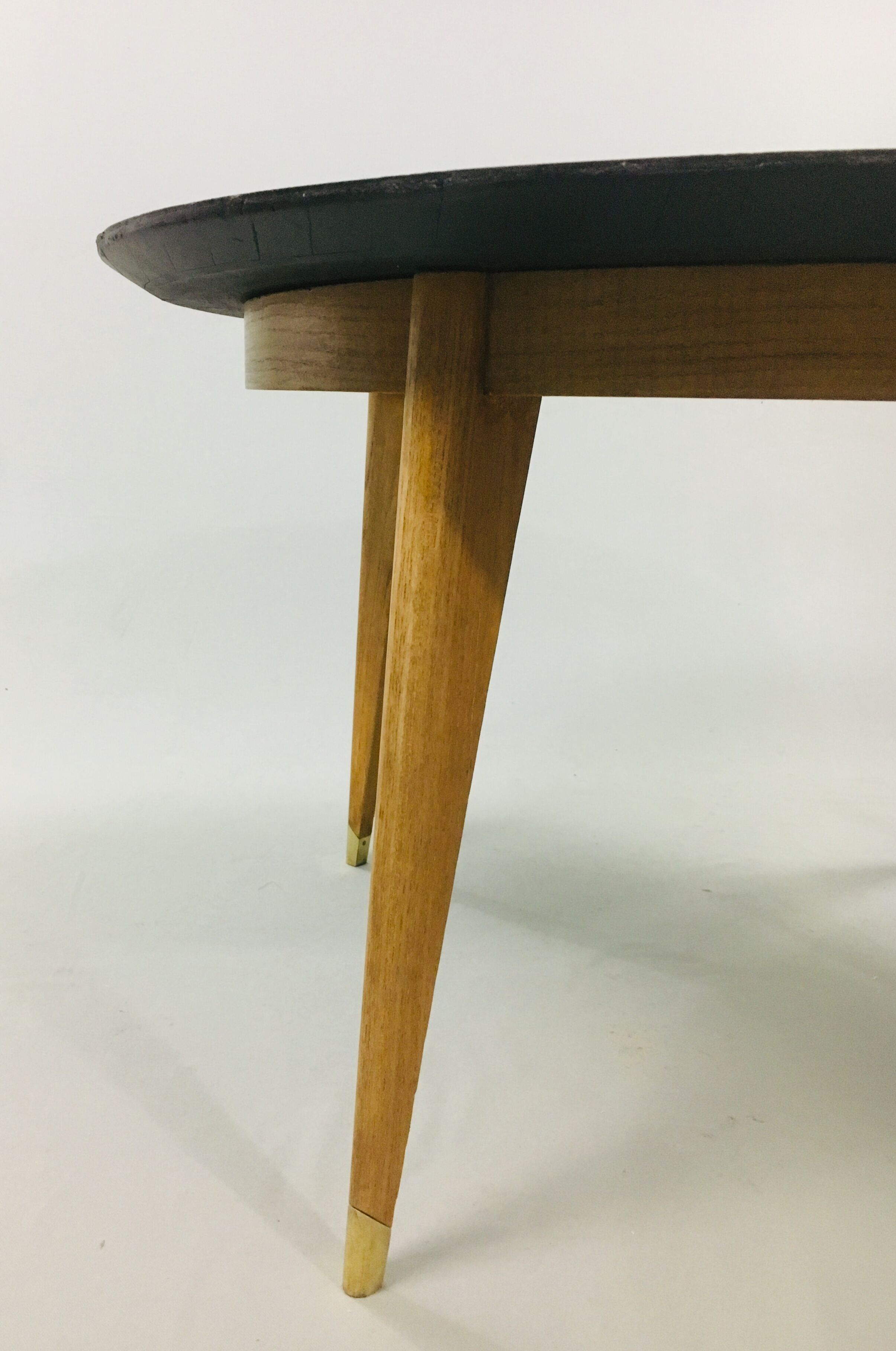 A coffee table of the years 50