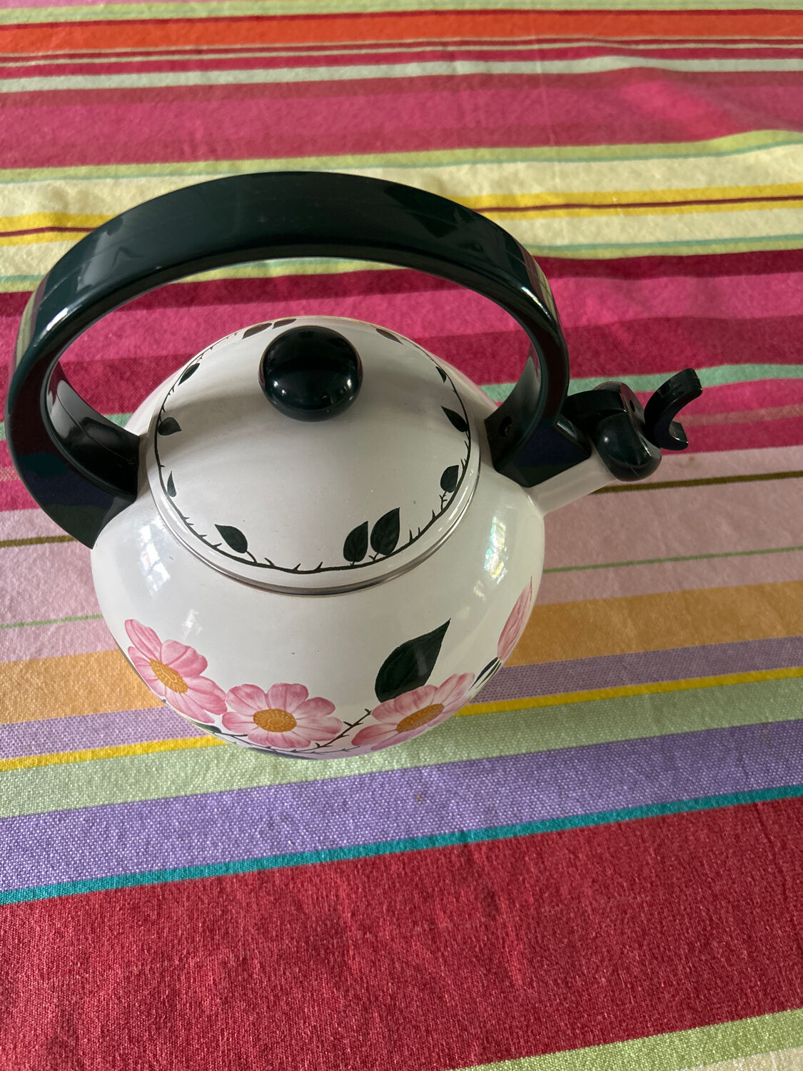 Whistling kettle