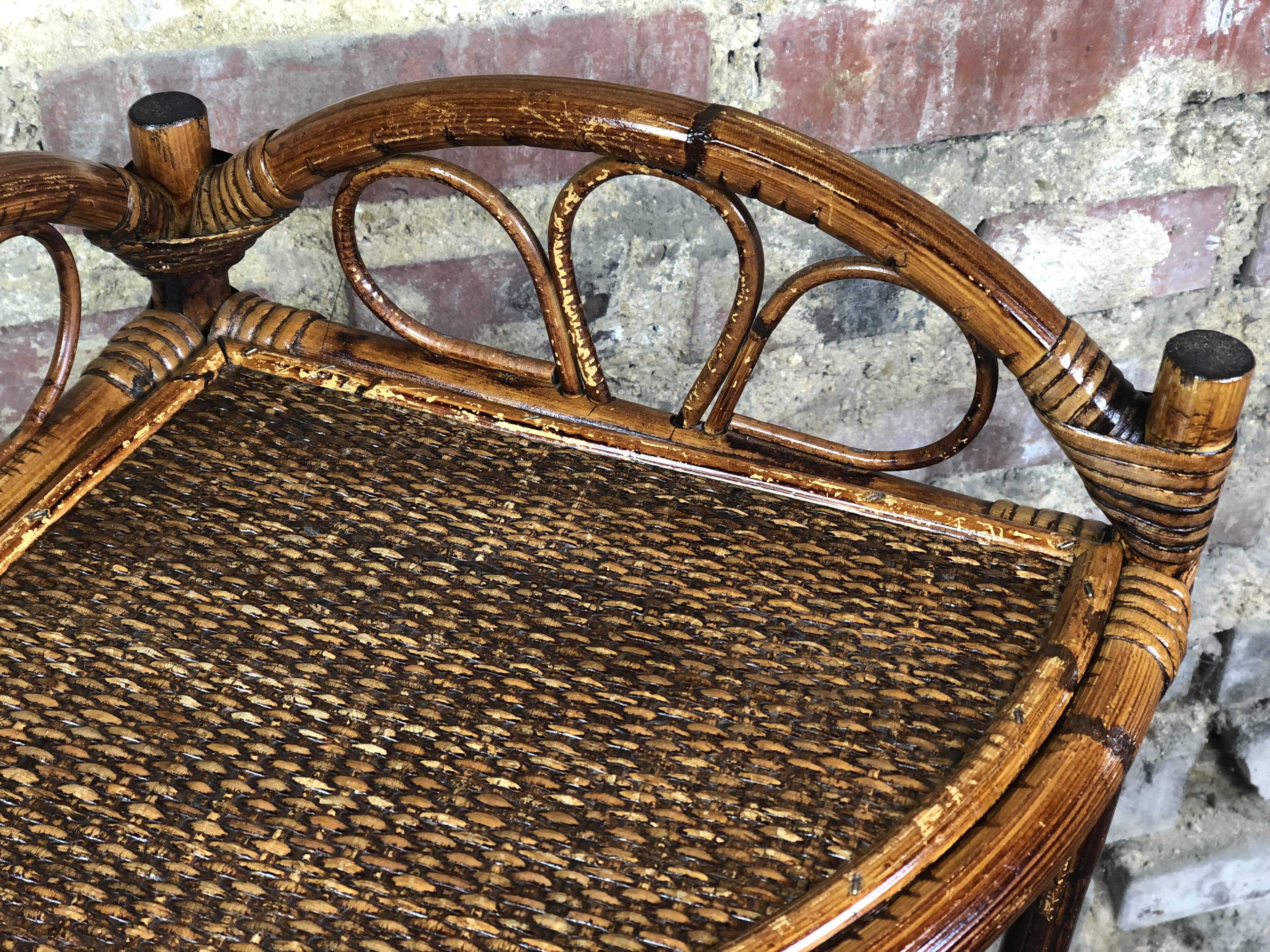 Corner shelf in rattan 70