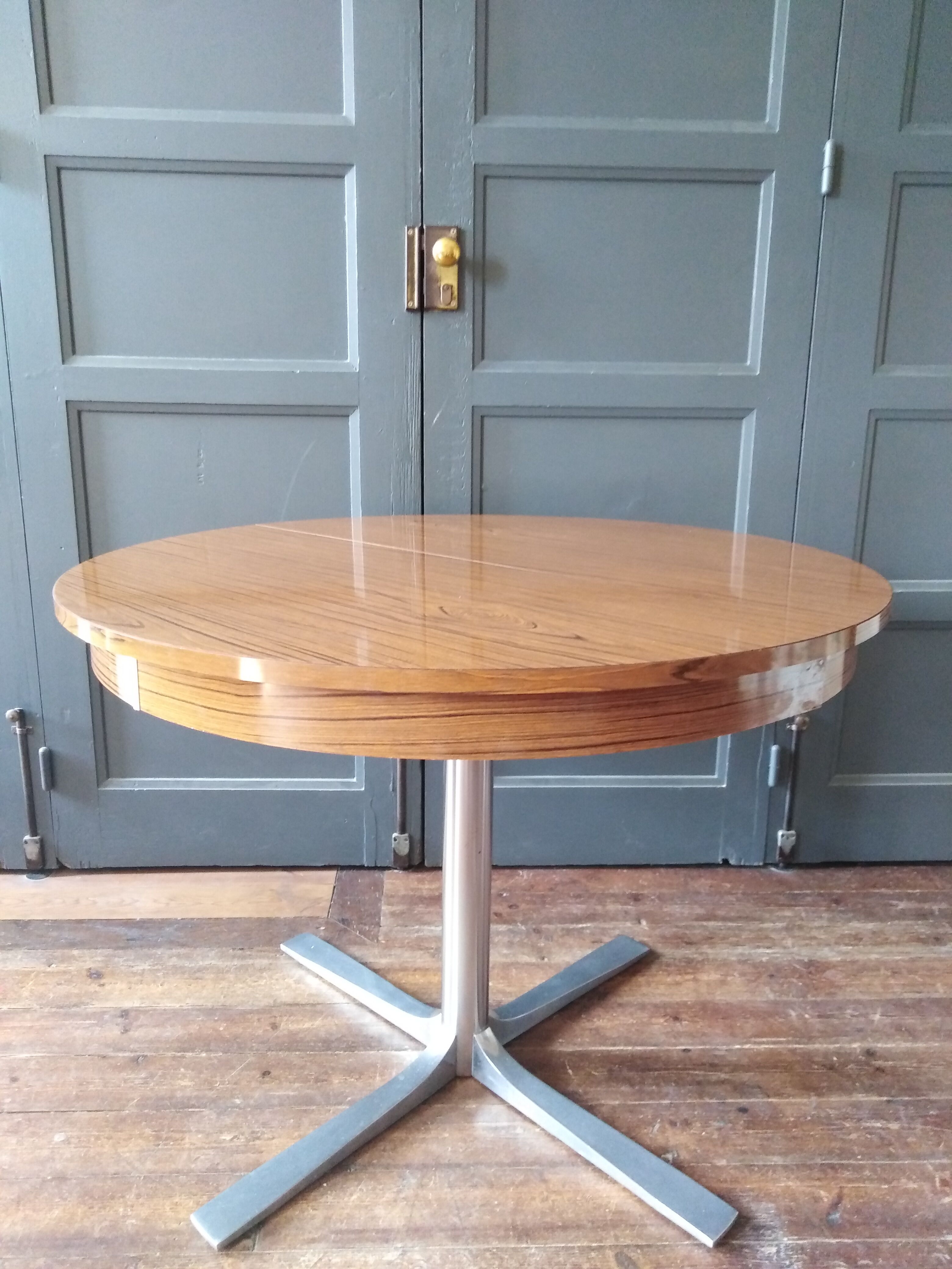 Vintage round table with extensions 1970